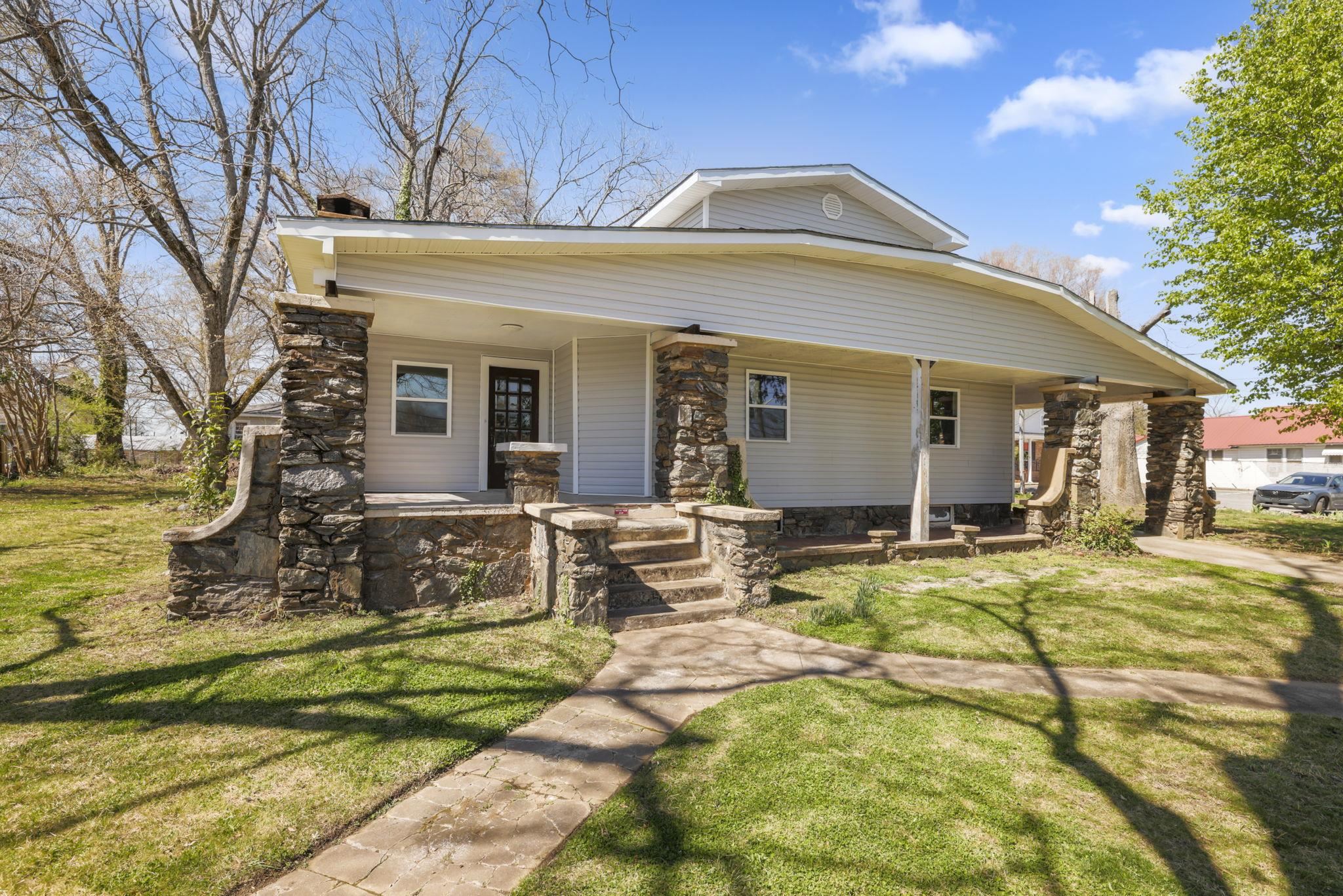 915 N Limestone Street