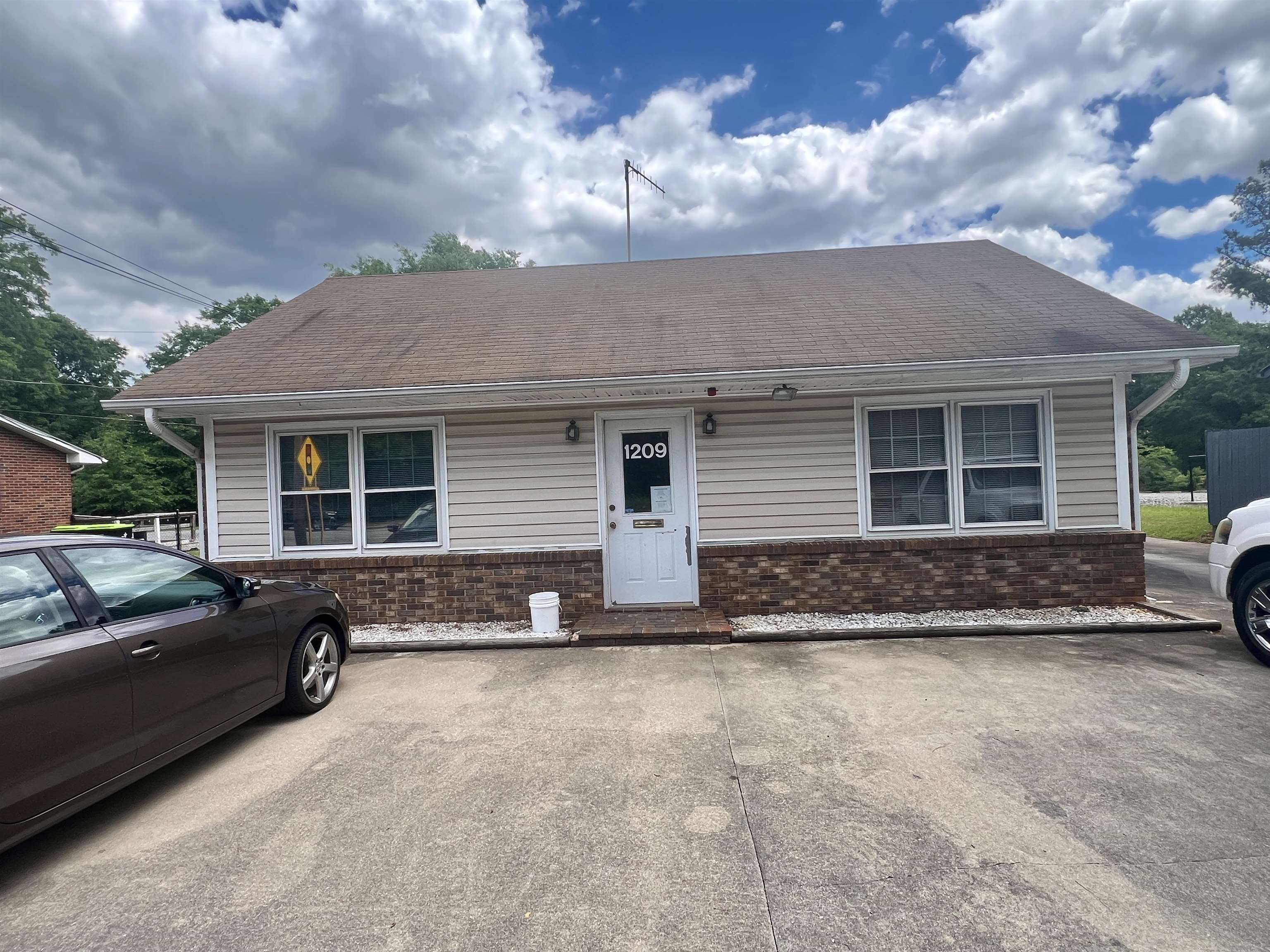 1209 Boiling Springs Road