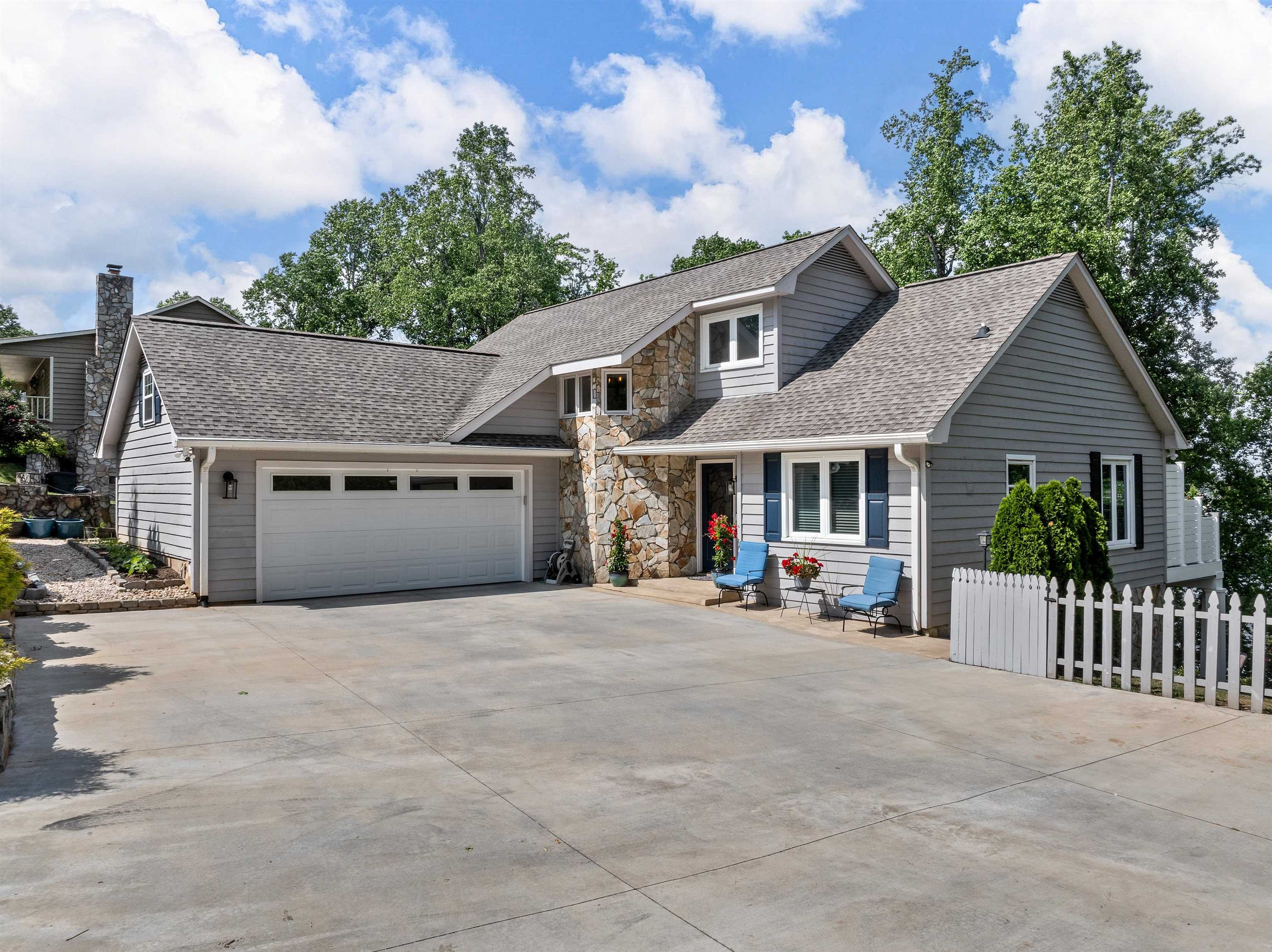 702 Lakewinds Boulevard