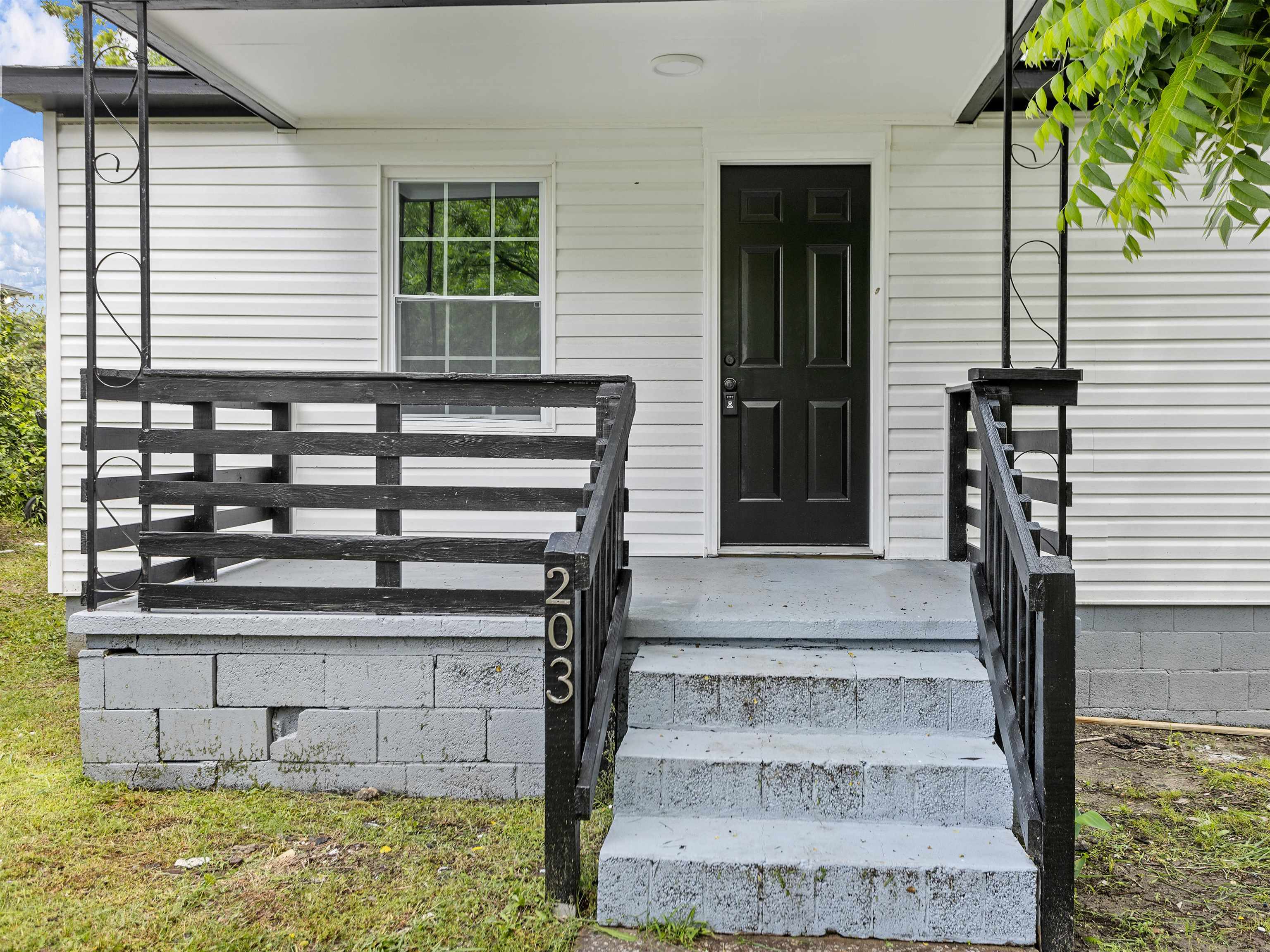 203 Oak Street Circle