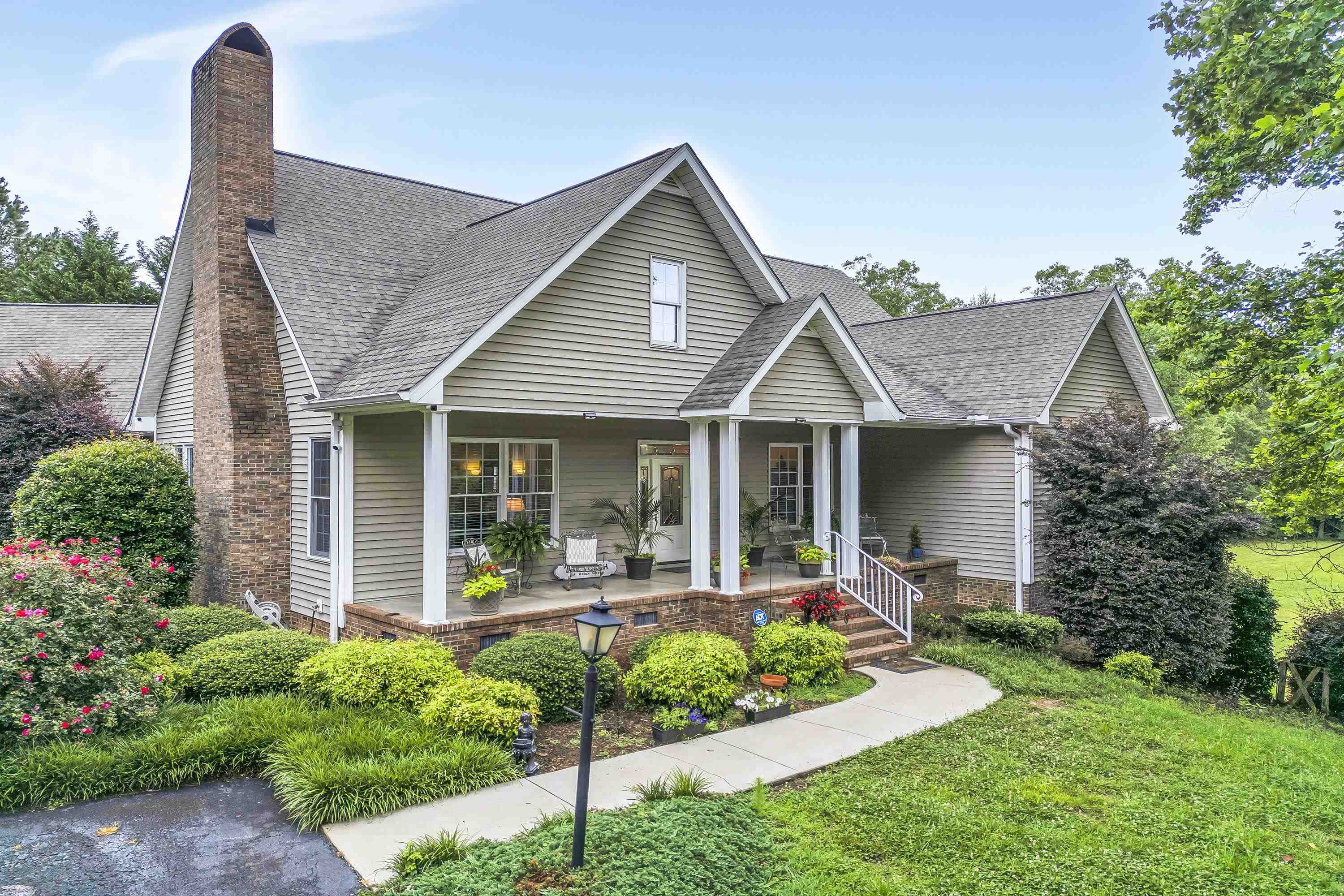 1527 S Blackstock Road