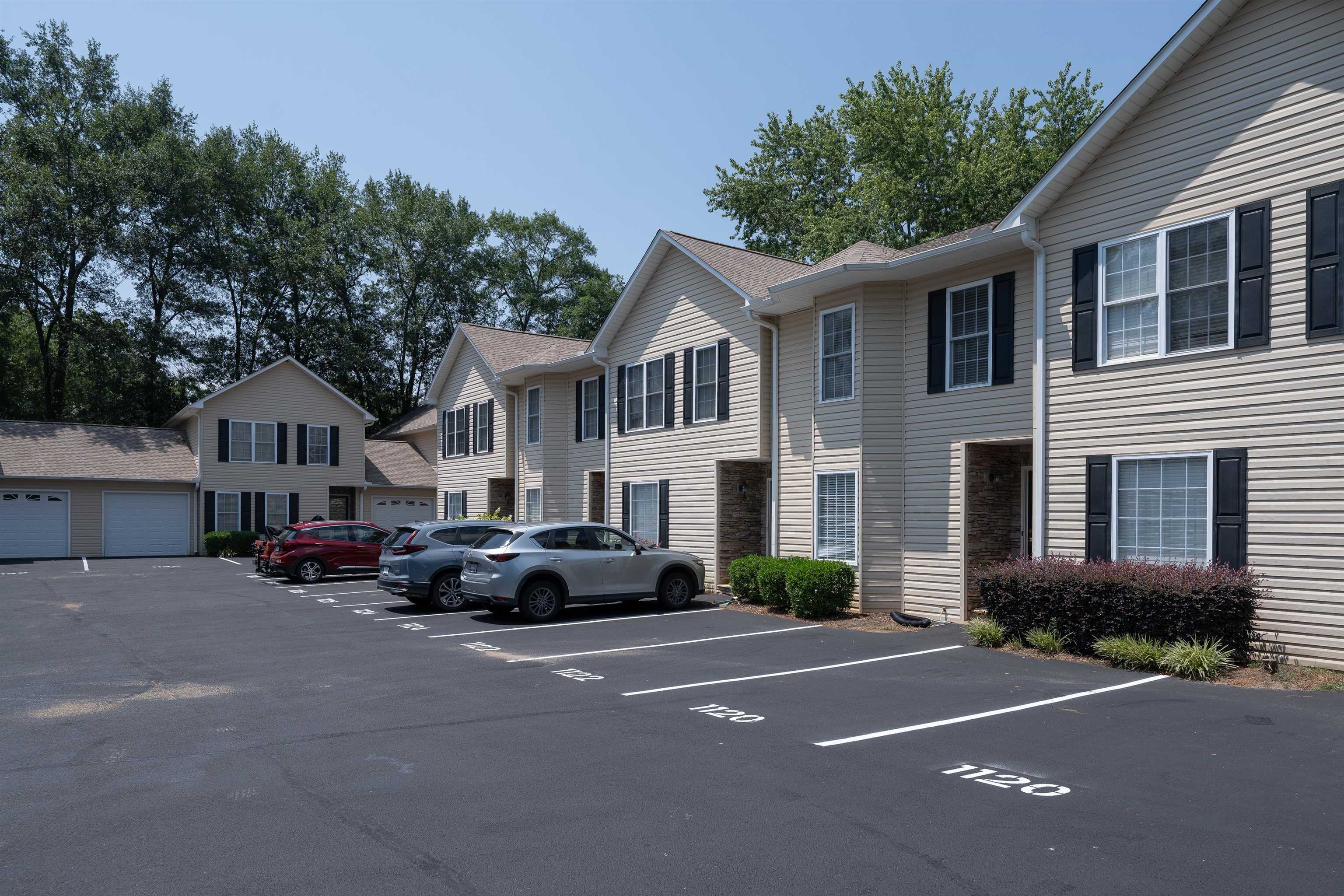 1122 E Lee Road