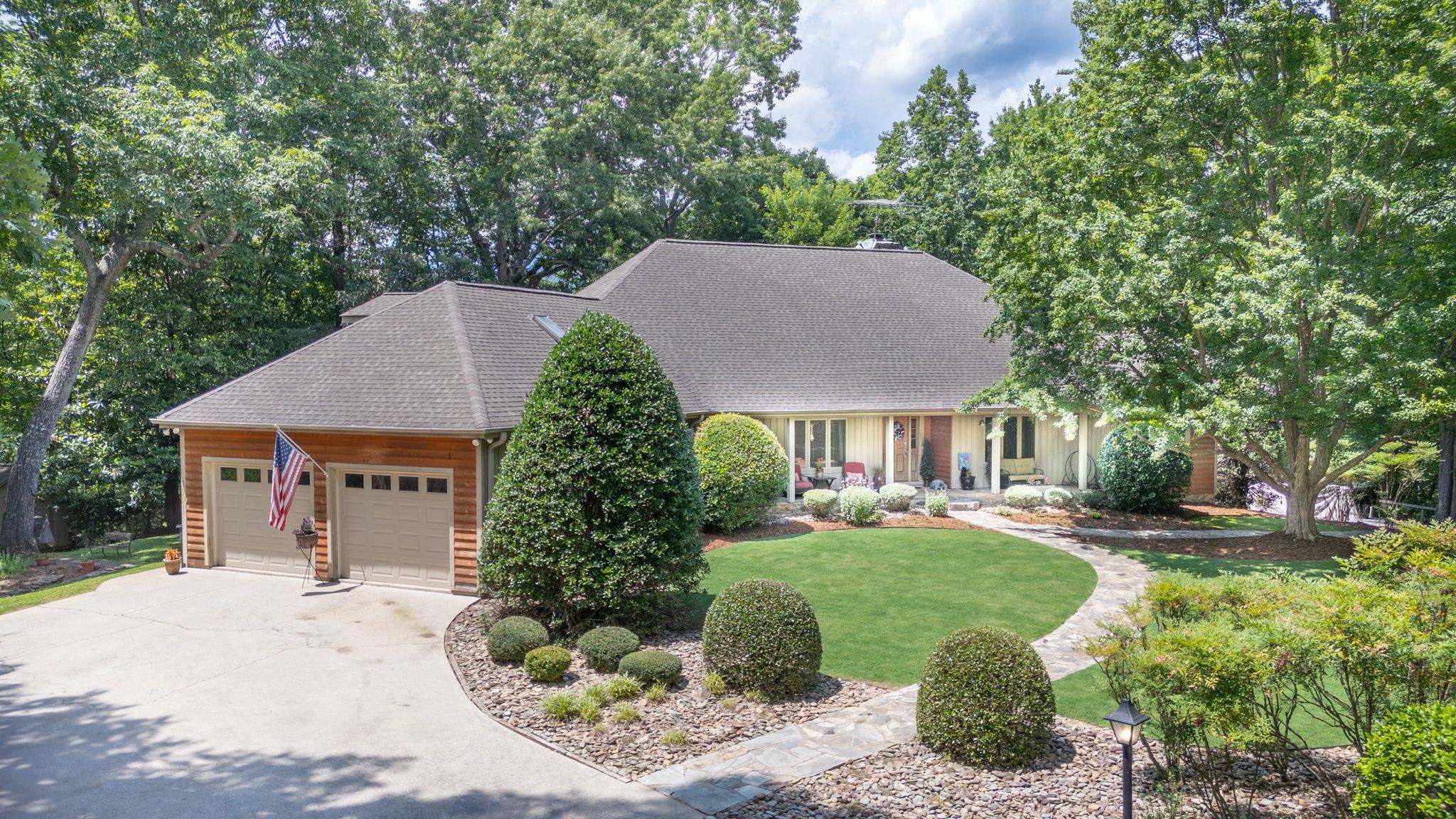 270 Foxwood Drive