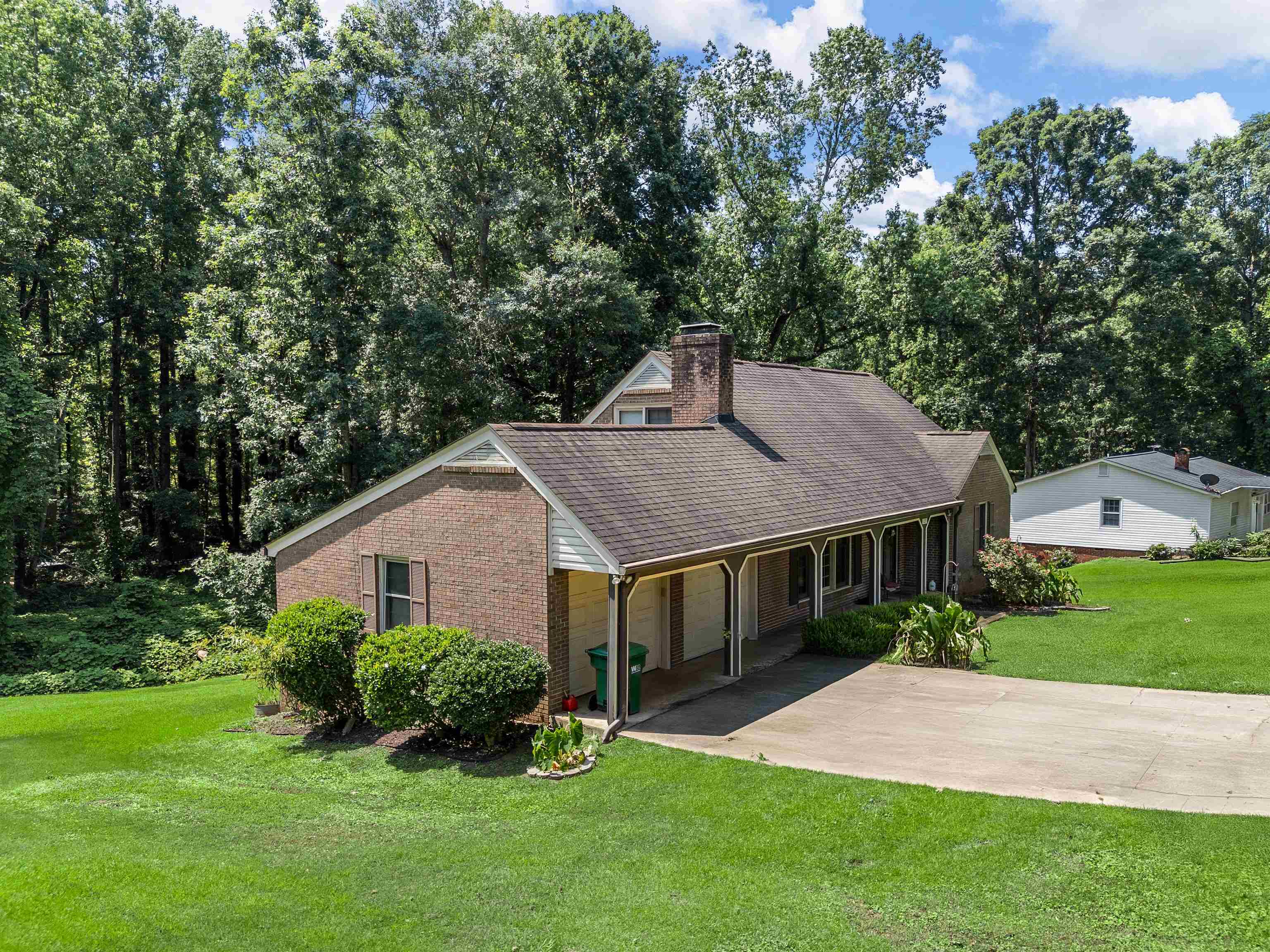 121 E Brookwood Lane