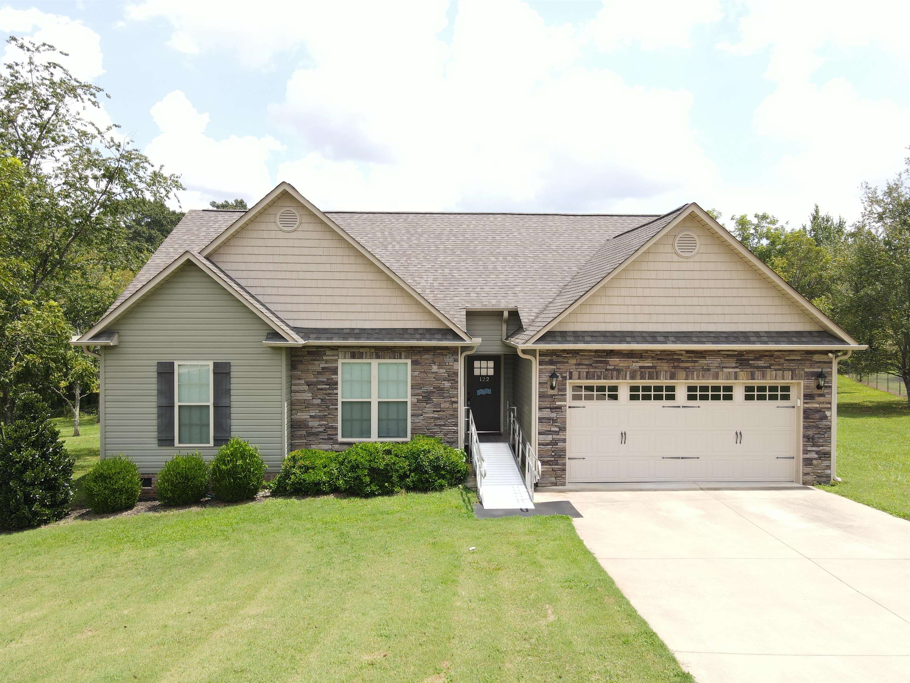 122 E Phillips Avenue