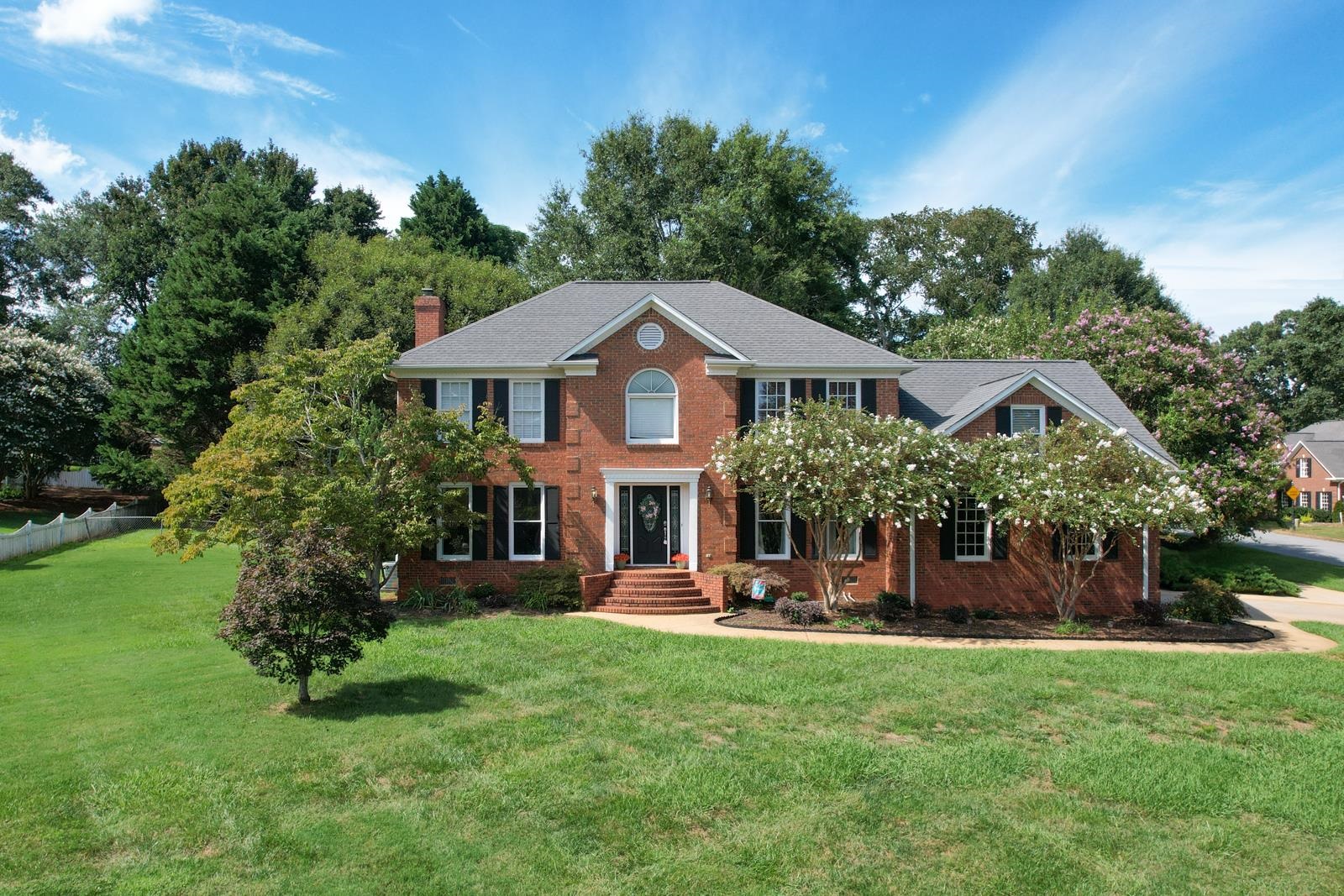 225 W Killarney Lake