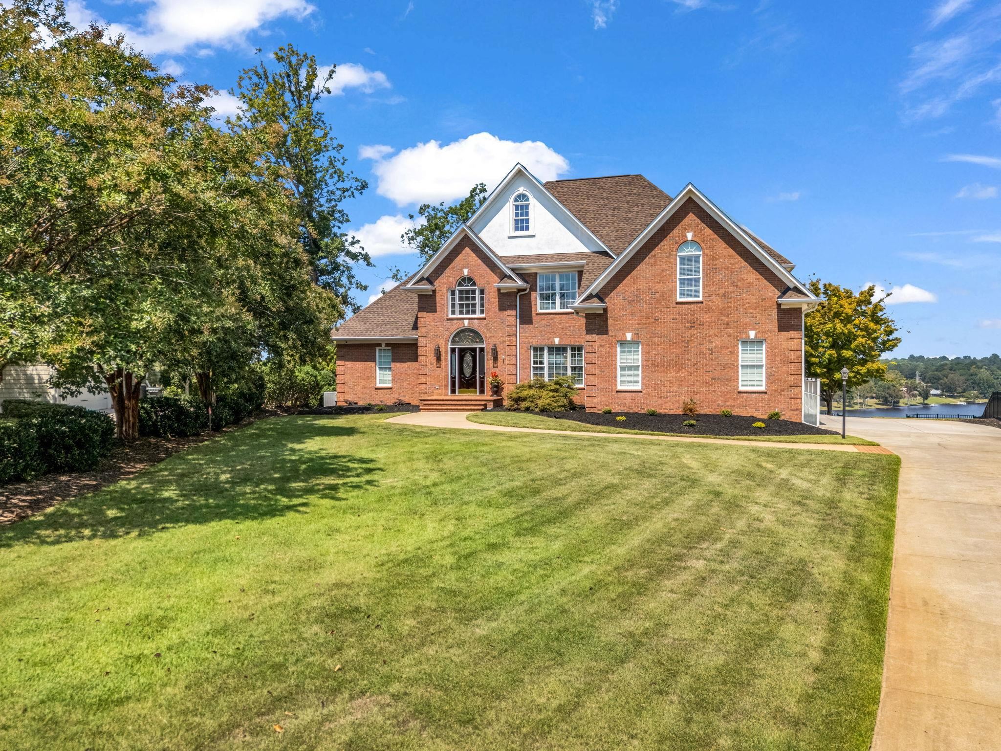 216 E Caledonia Court