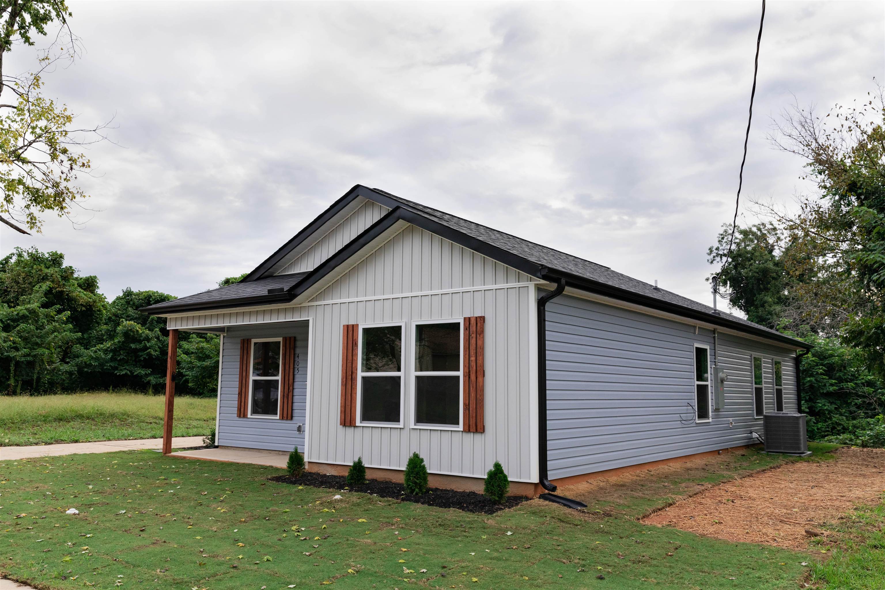 405 E Hampton Avenue