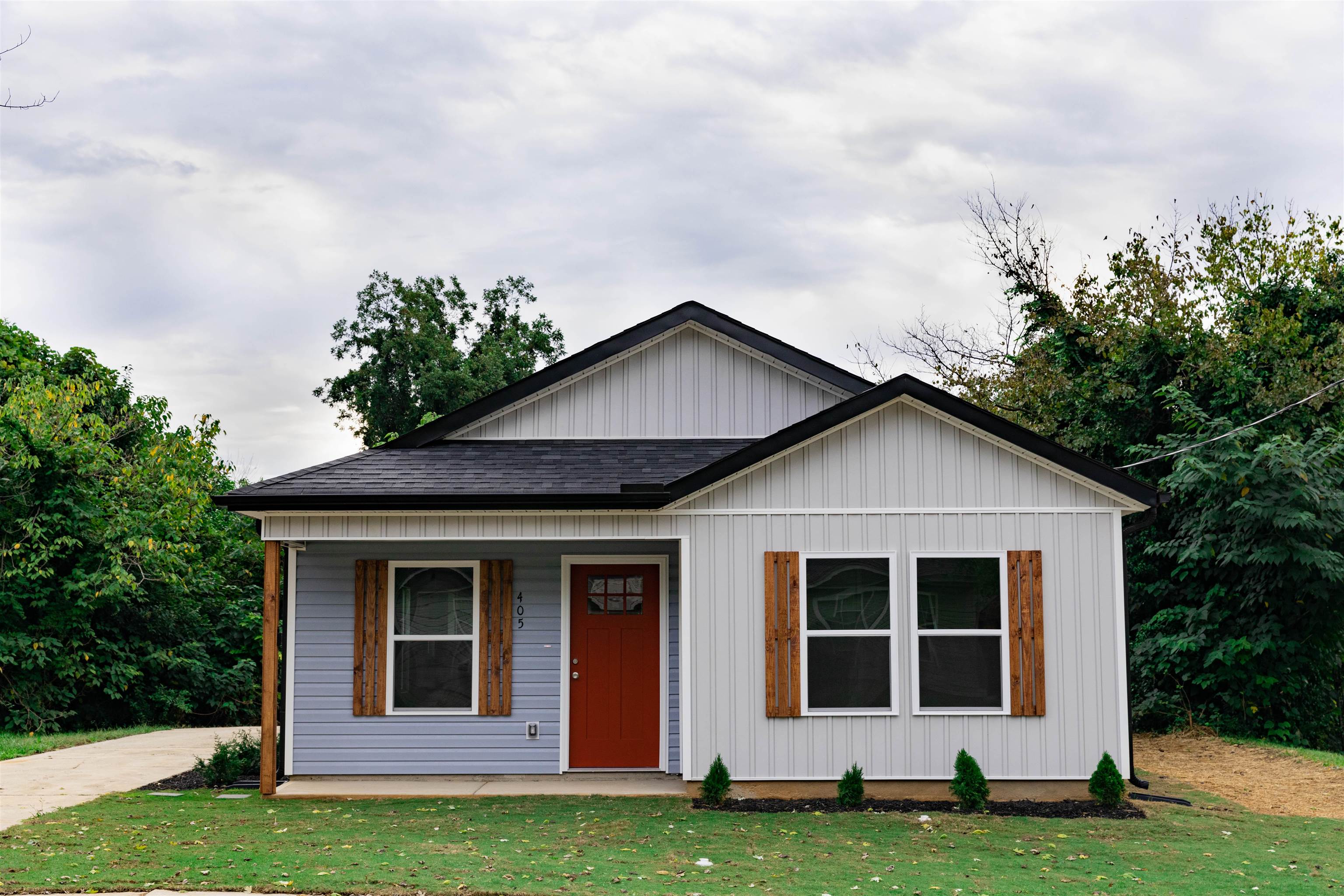 405 E Hampton Avenue