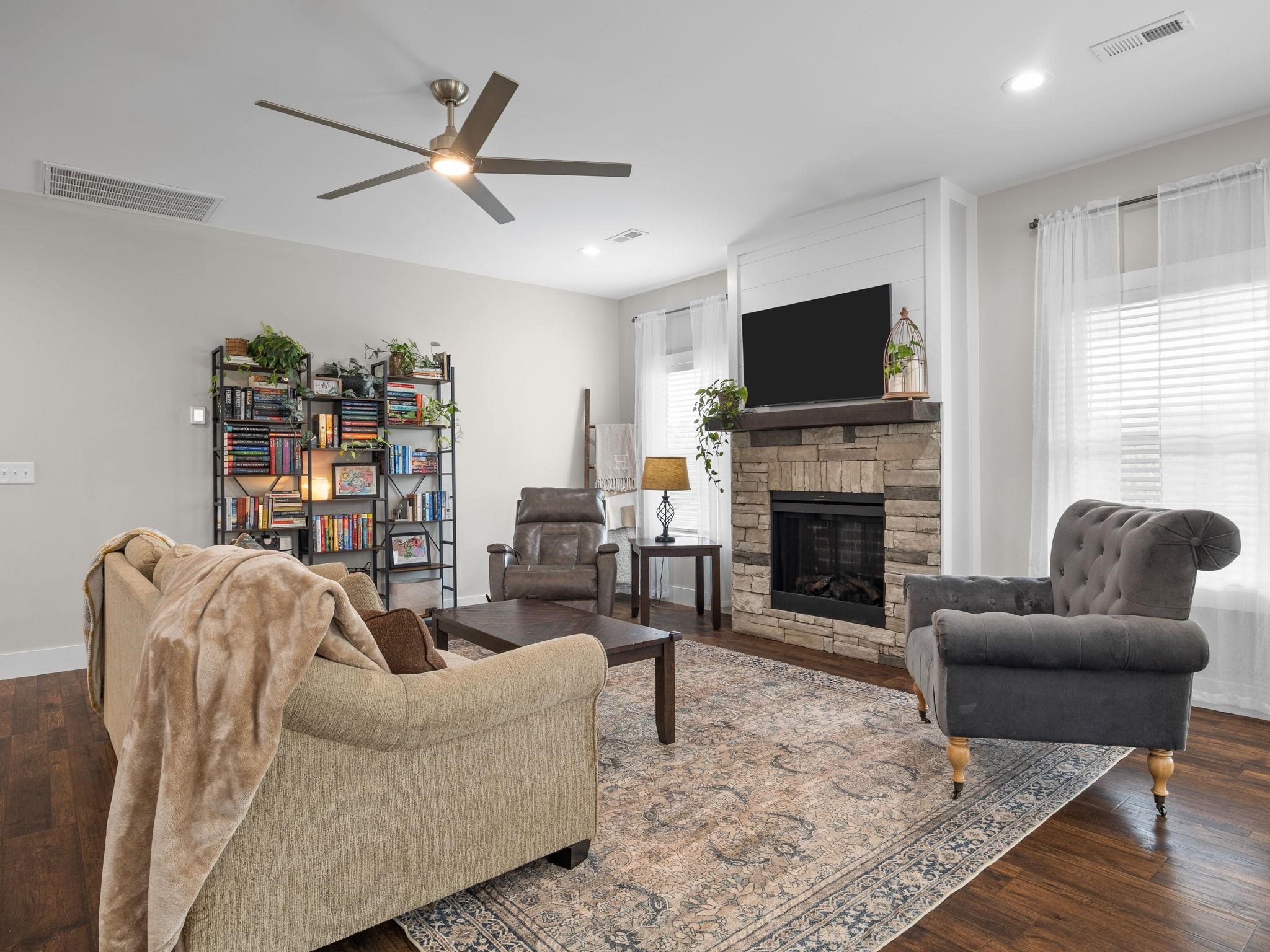 912 Willowpoint Lane