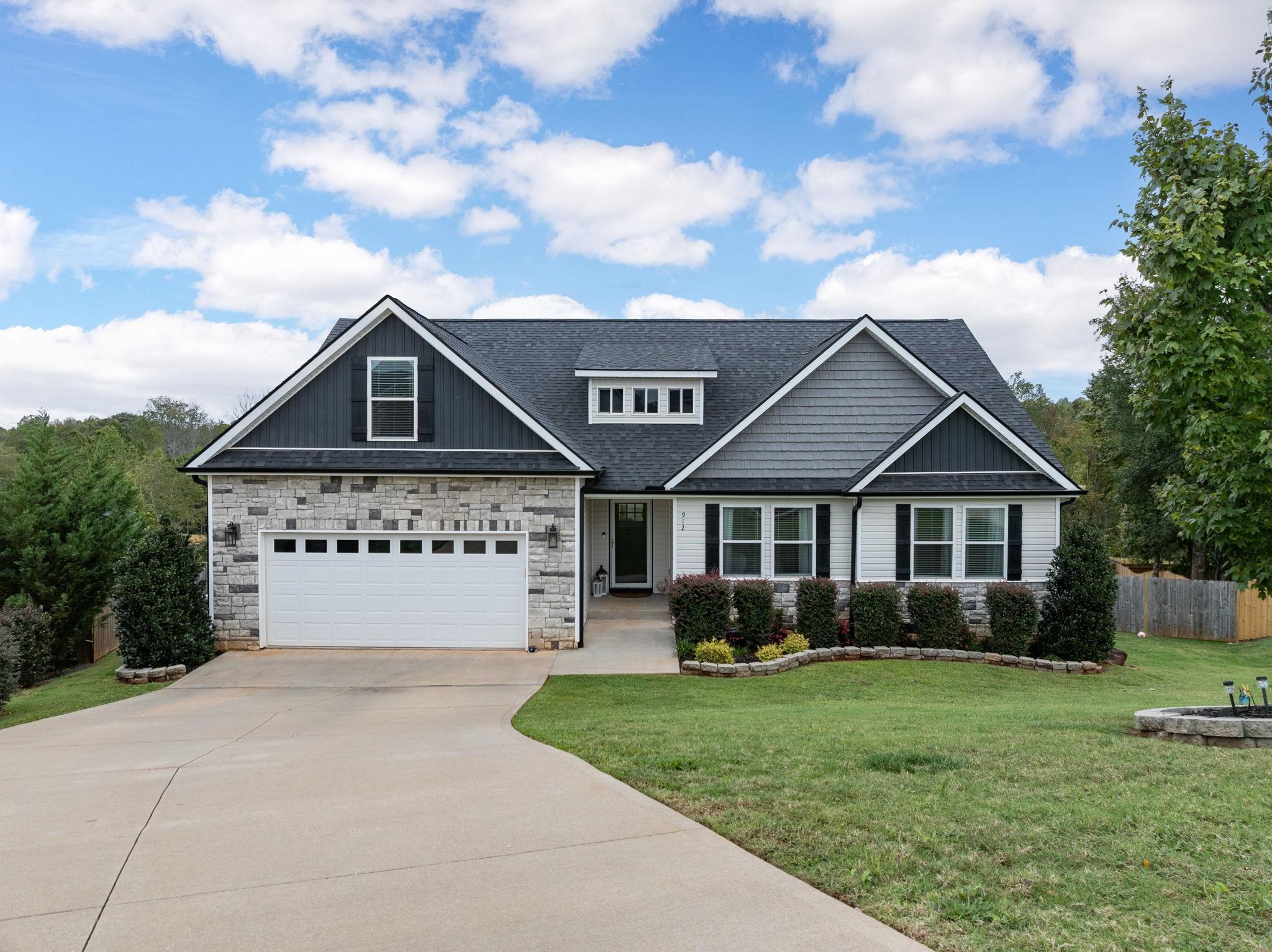 912 Willowpoint Lane