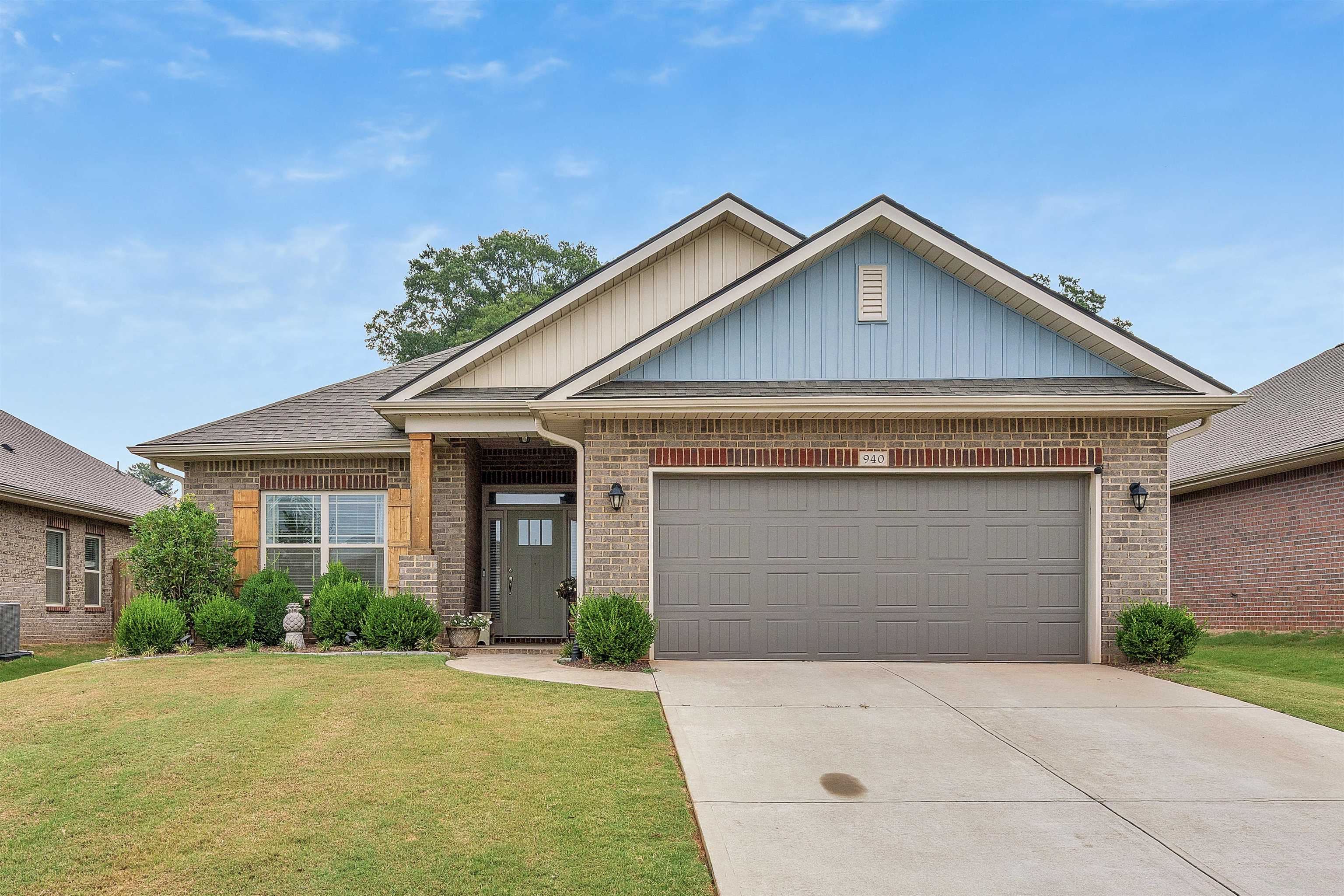 940 Ravenfield Drive