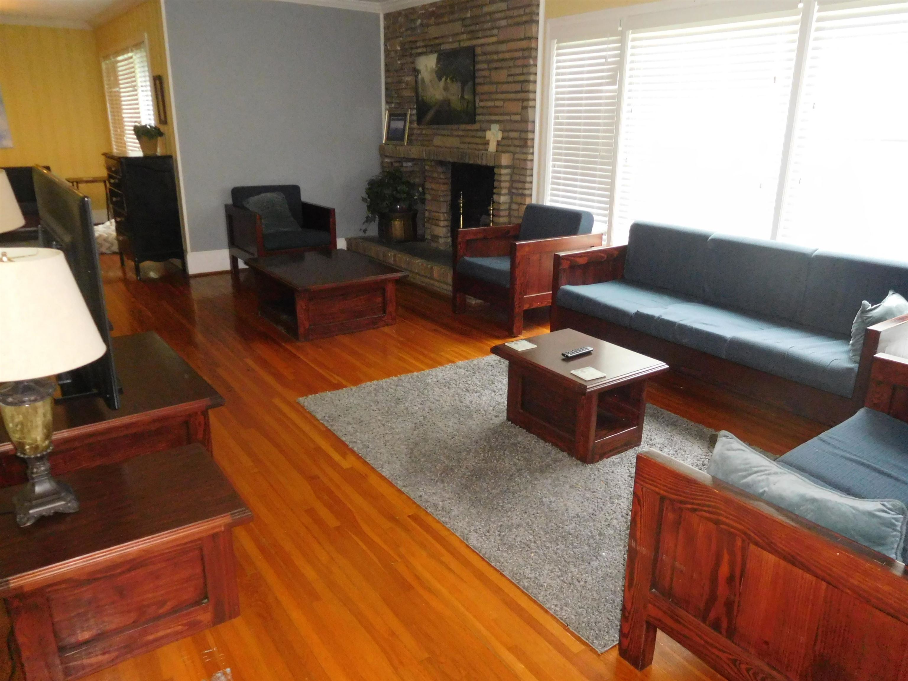 101 Lansdell Drive Drive