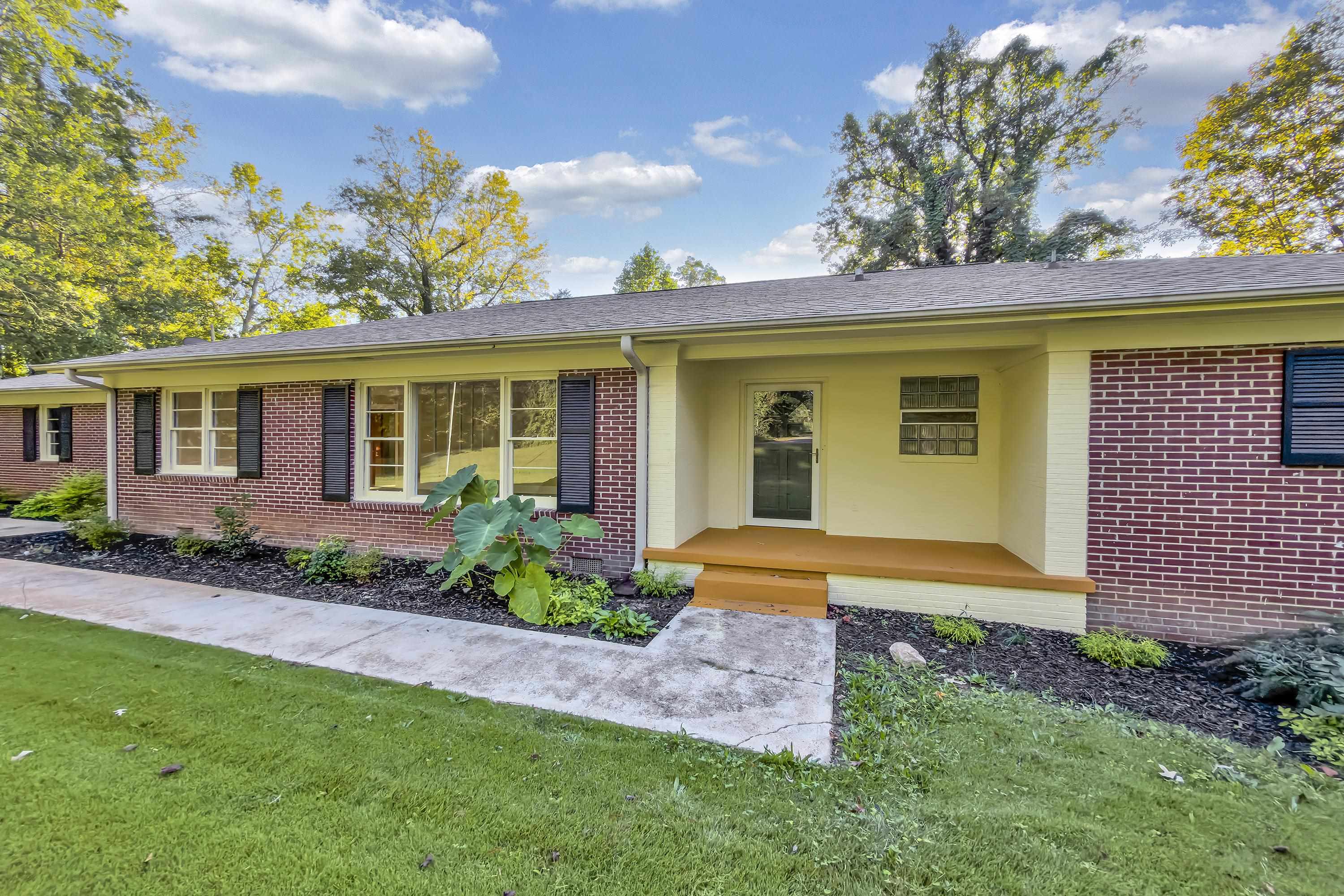 3823 Maid Marion Lane