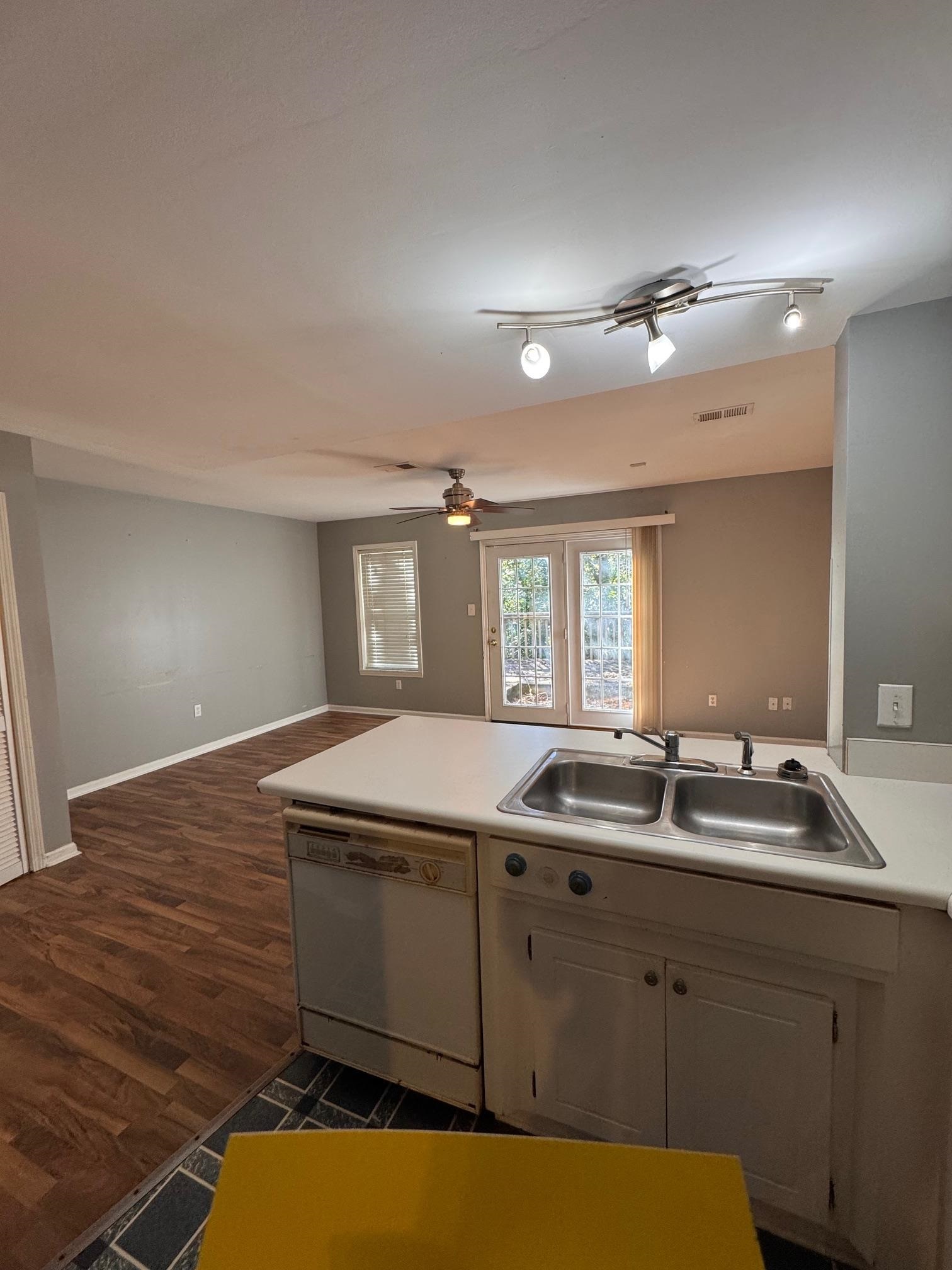 10 Village West Court