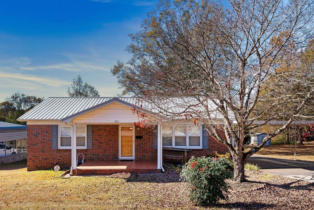 205 Lakeview Heights