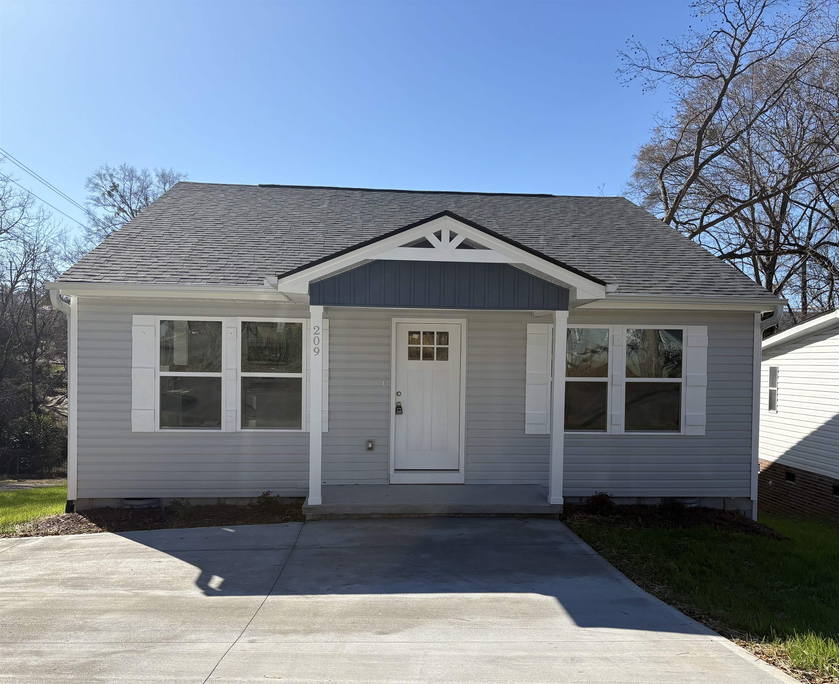 209 W Claremont Street