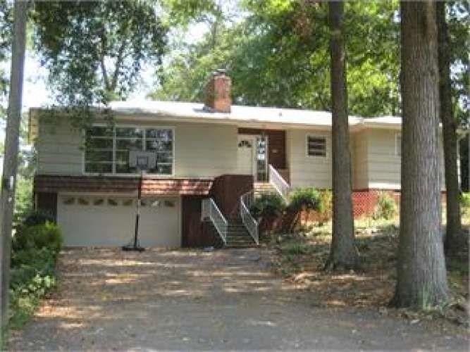 3832 Maid Marion Lane