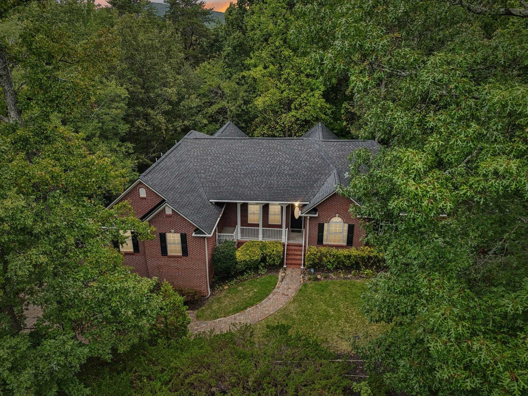 100 Paris Glen Way
