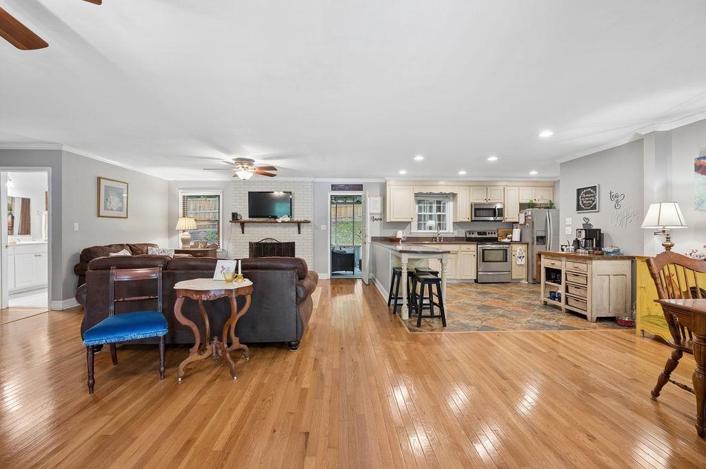 181 Carroll Cir Circle