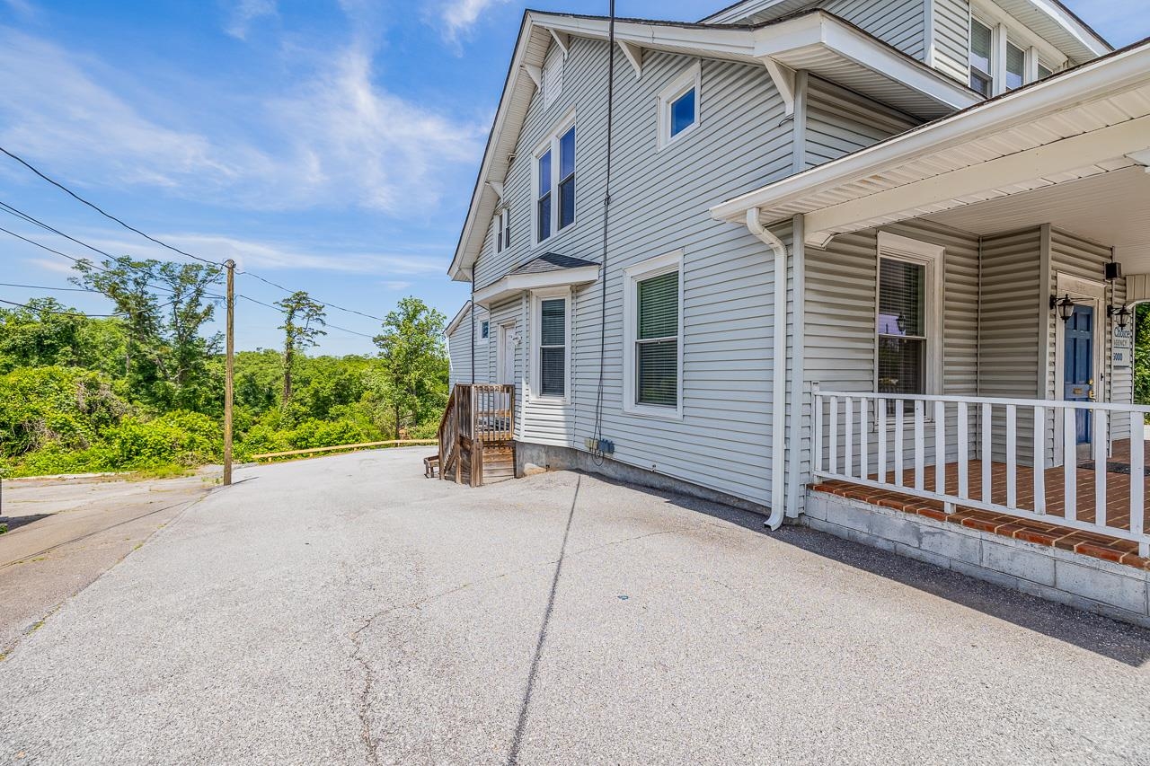 858 E Main Street