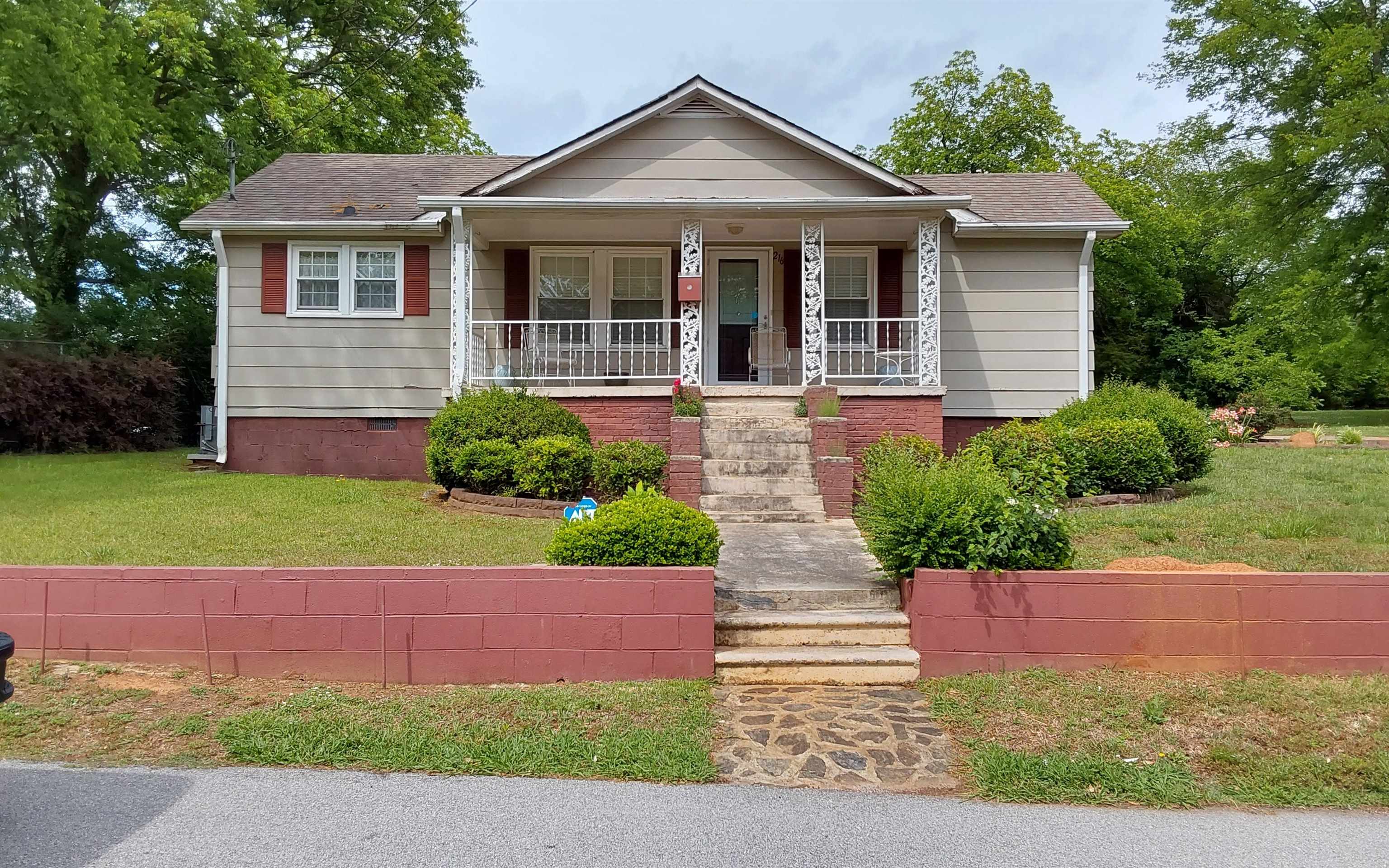216 W Claremont Street