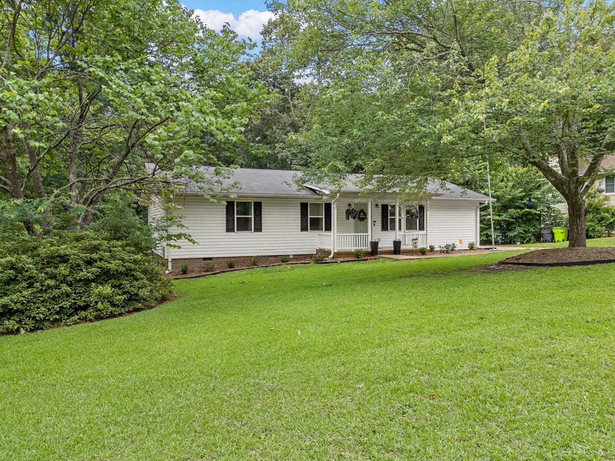 206 Dogwood Court