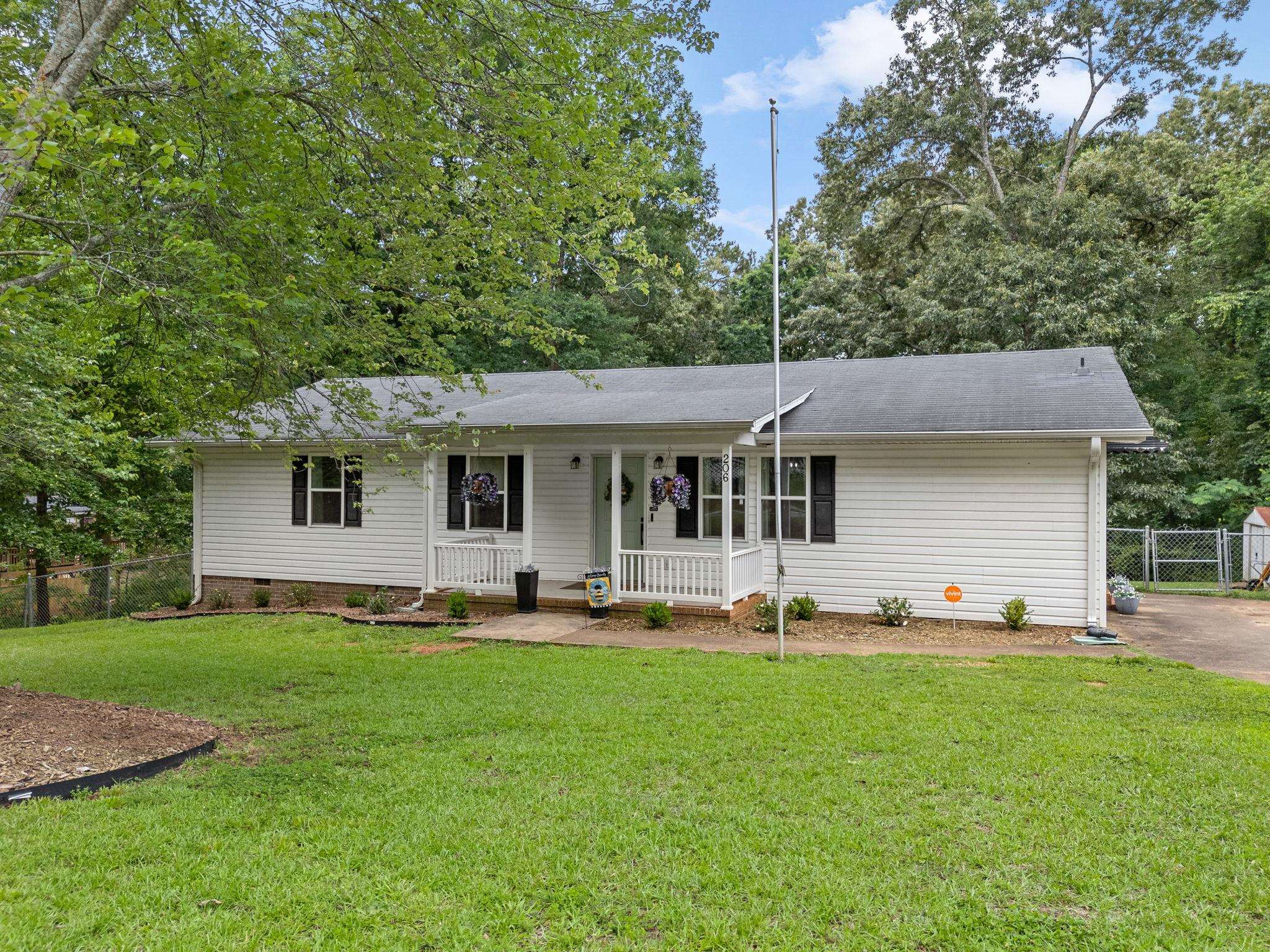 206 Dogwood Court