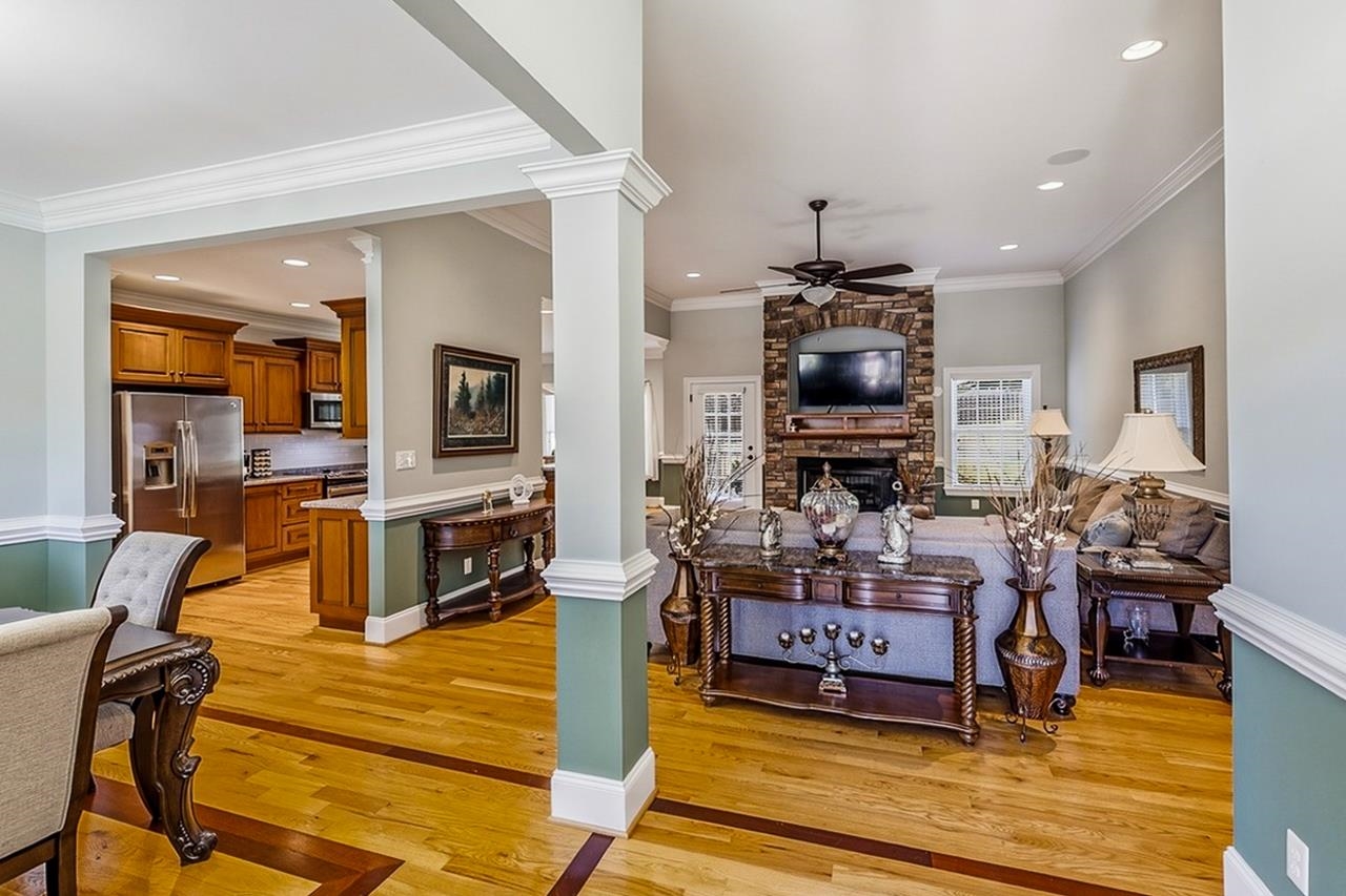 821 E Golden View Lane