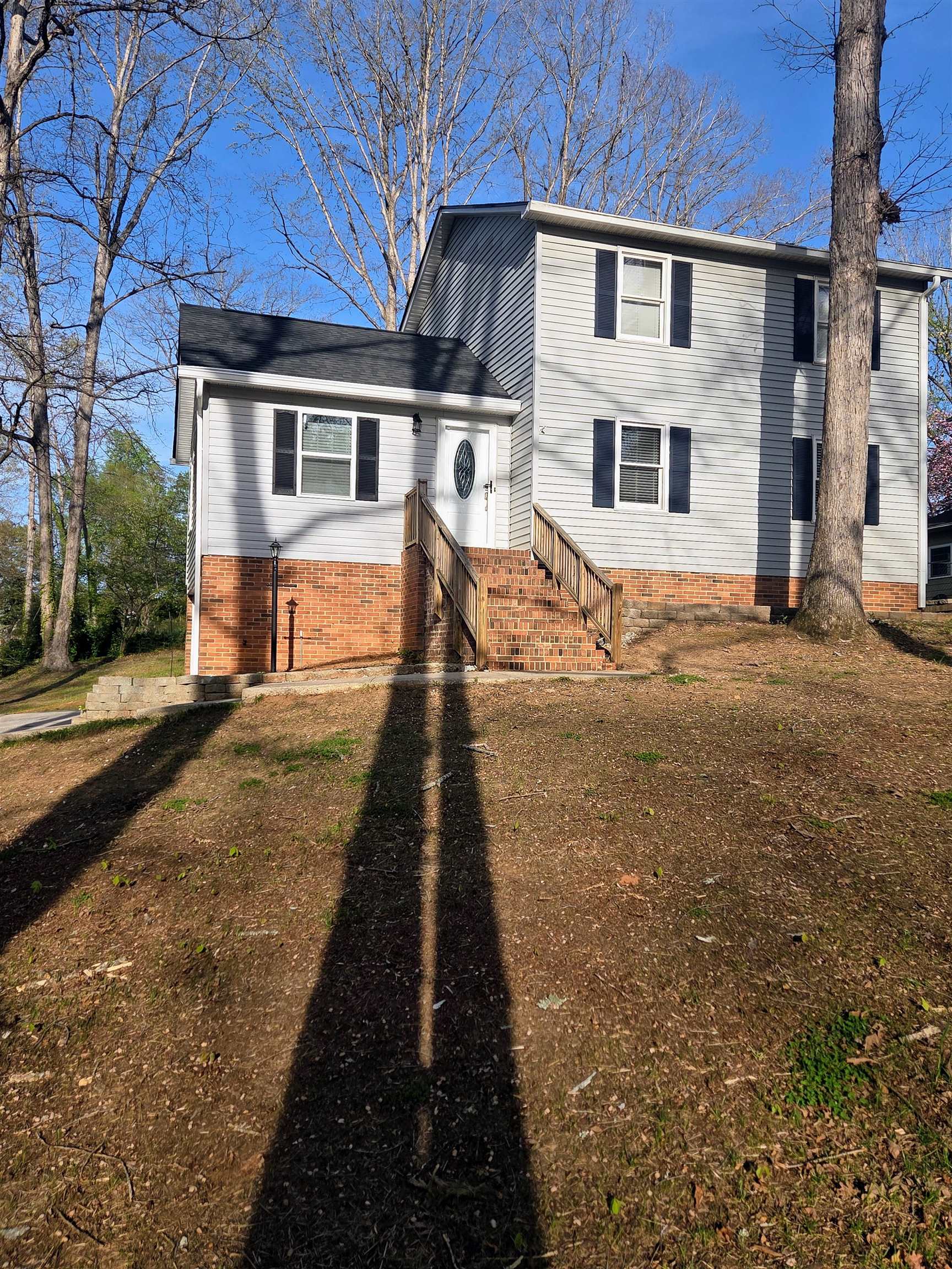 120 Chaucer Dr