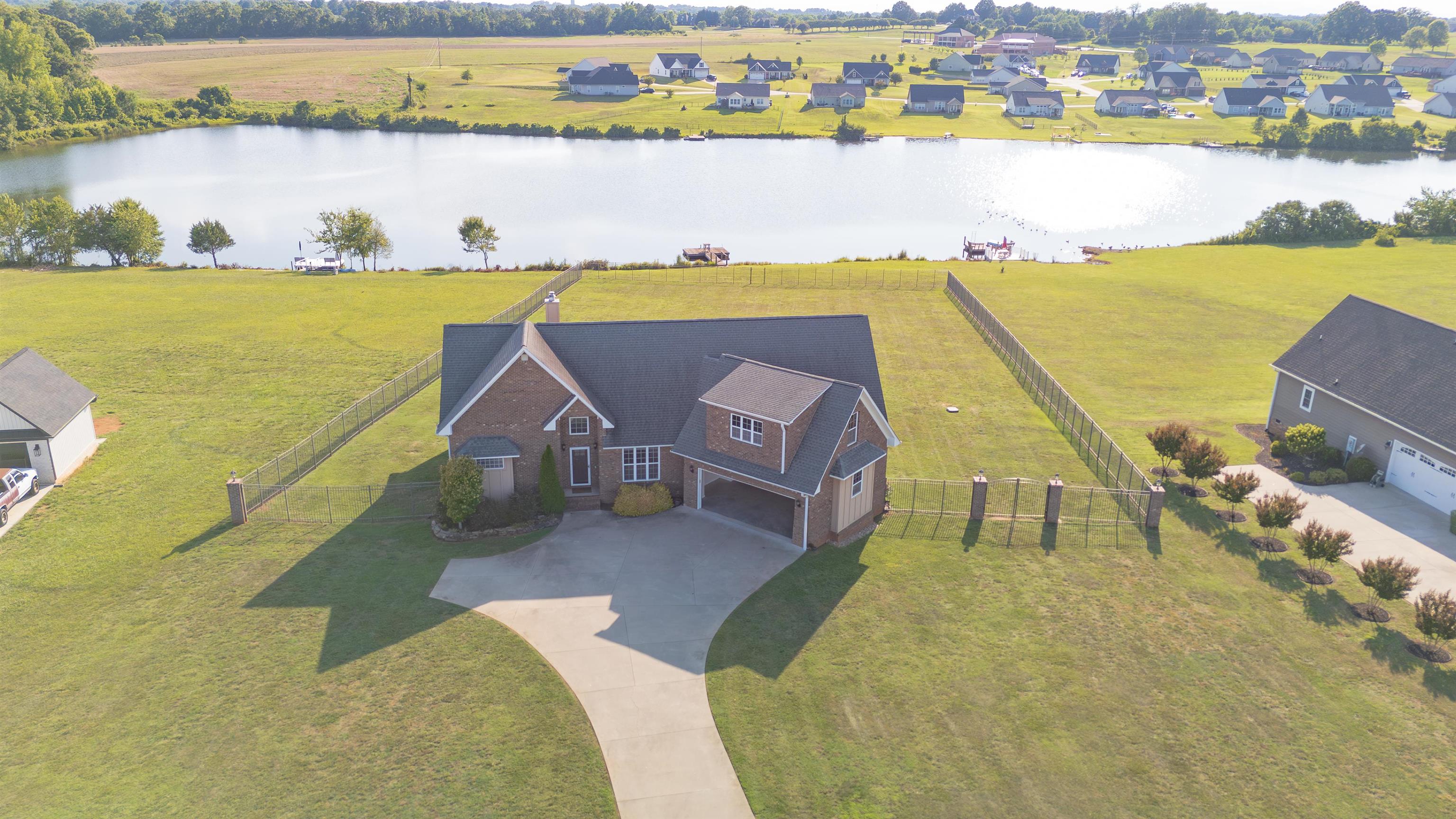 105 N Stallion Dr