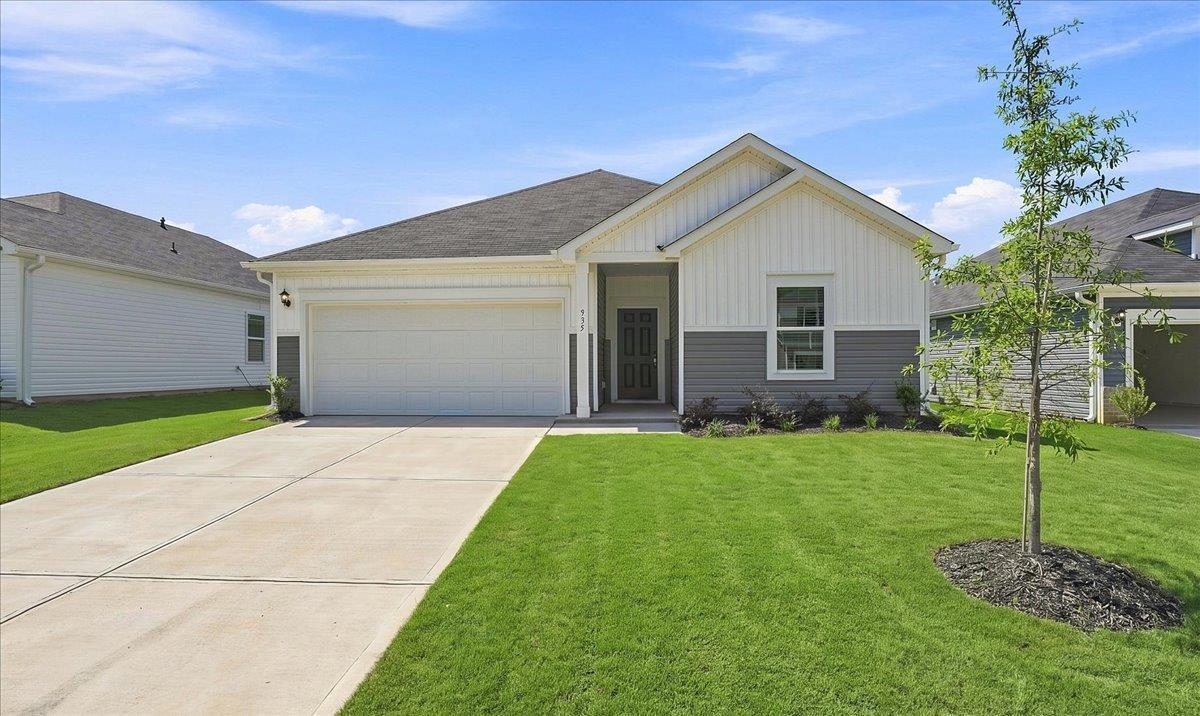 935 Rising Oak Court