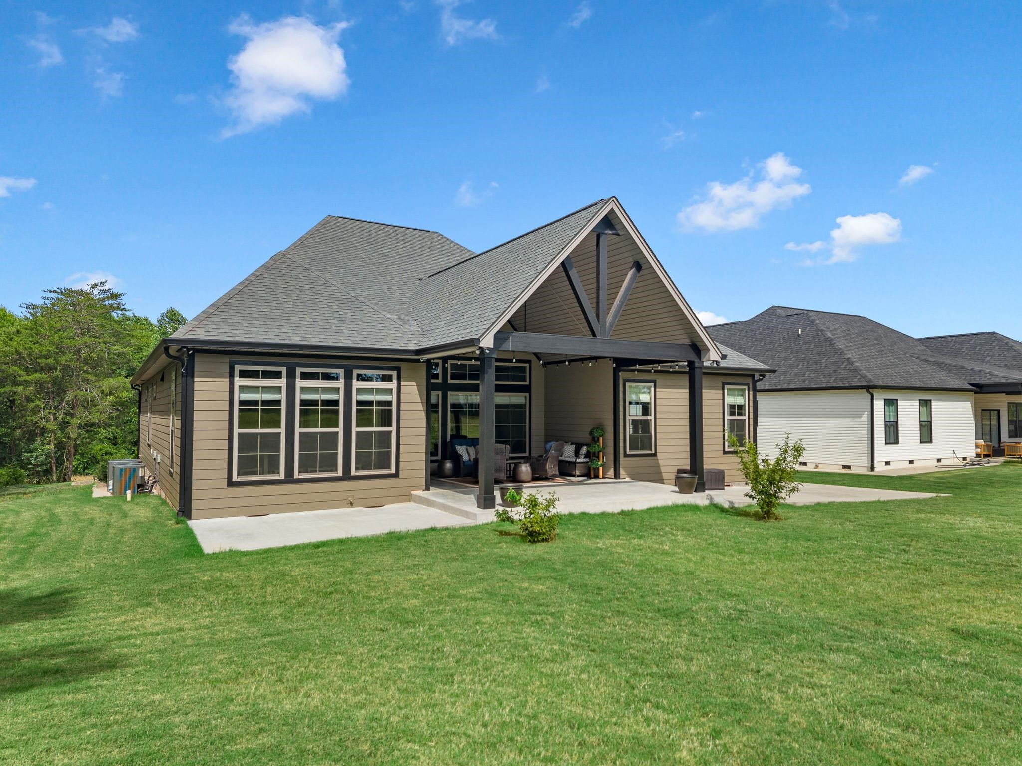 1687 Dickson Rd