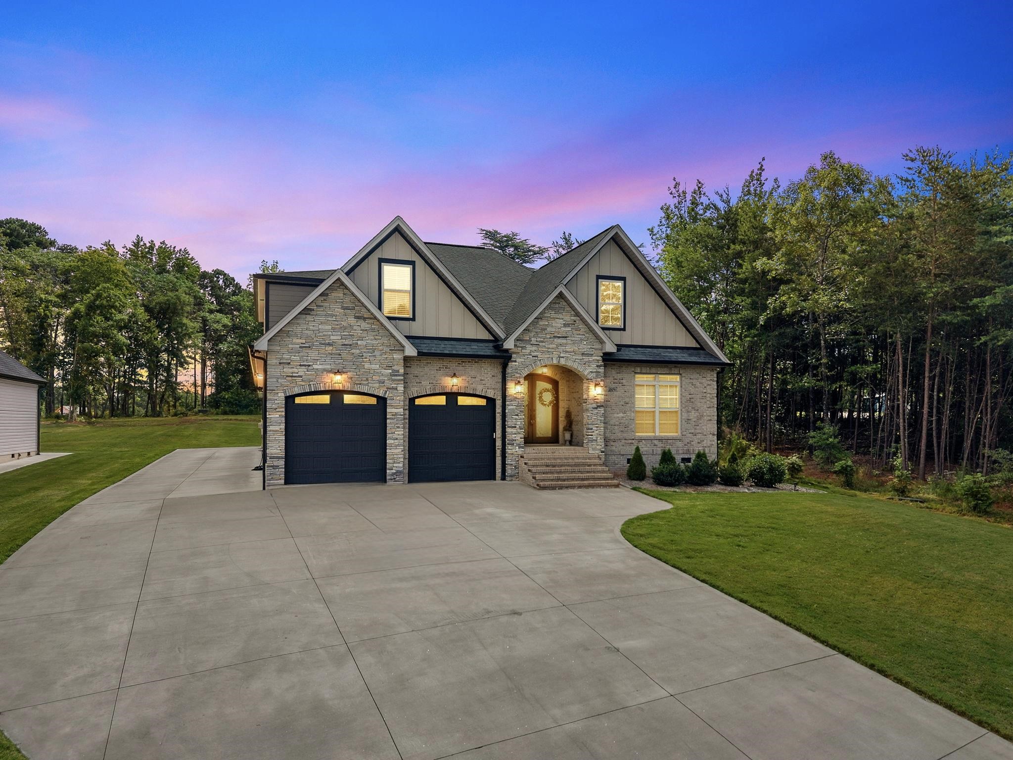 1687 Dickson Rd