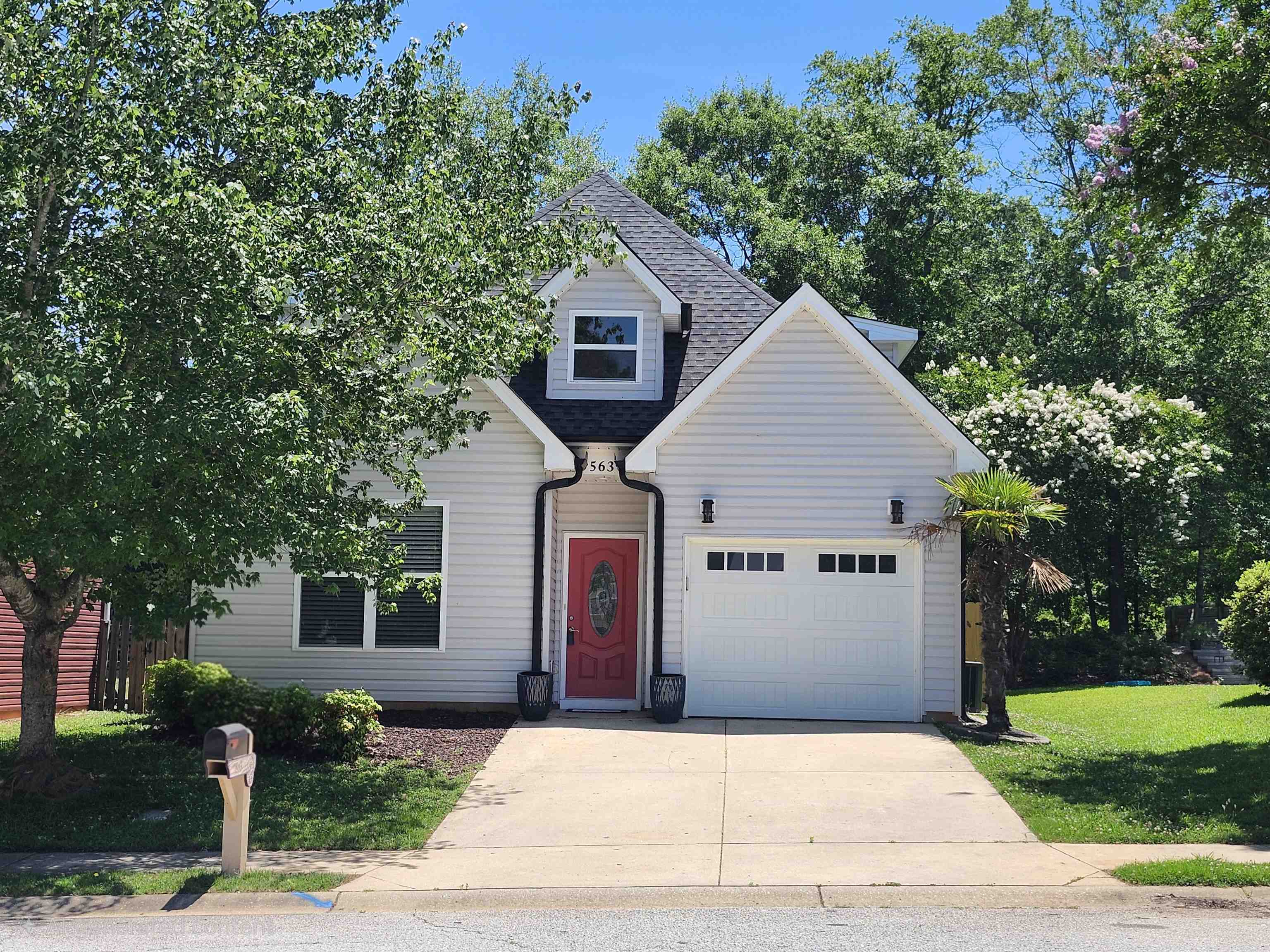 563 Clairidge Drive