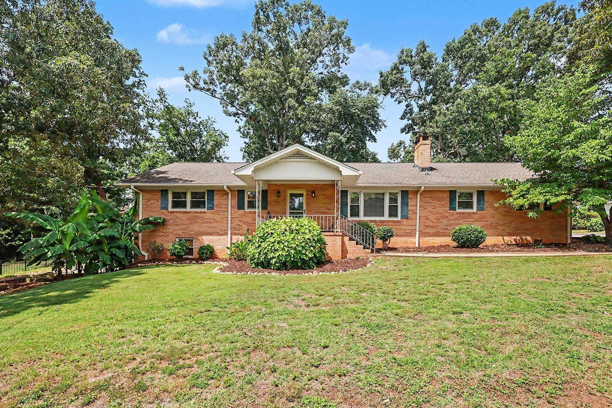 1095 Alexander Road
