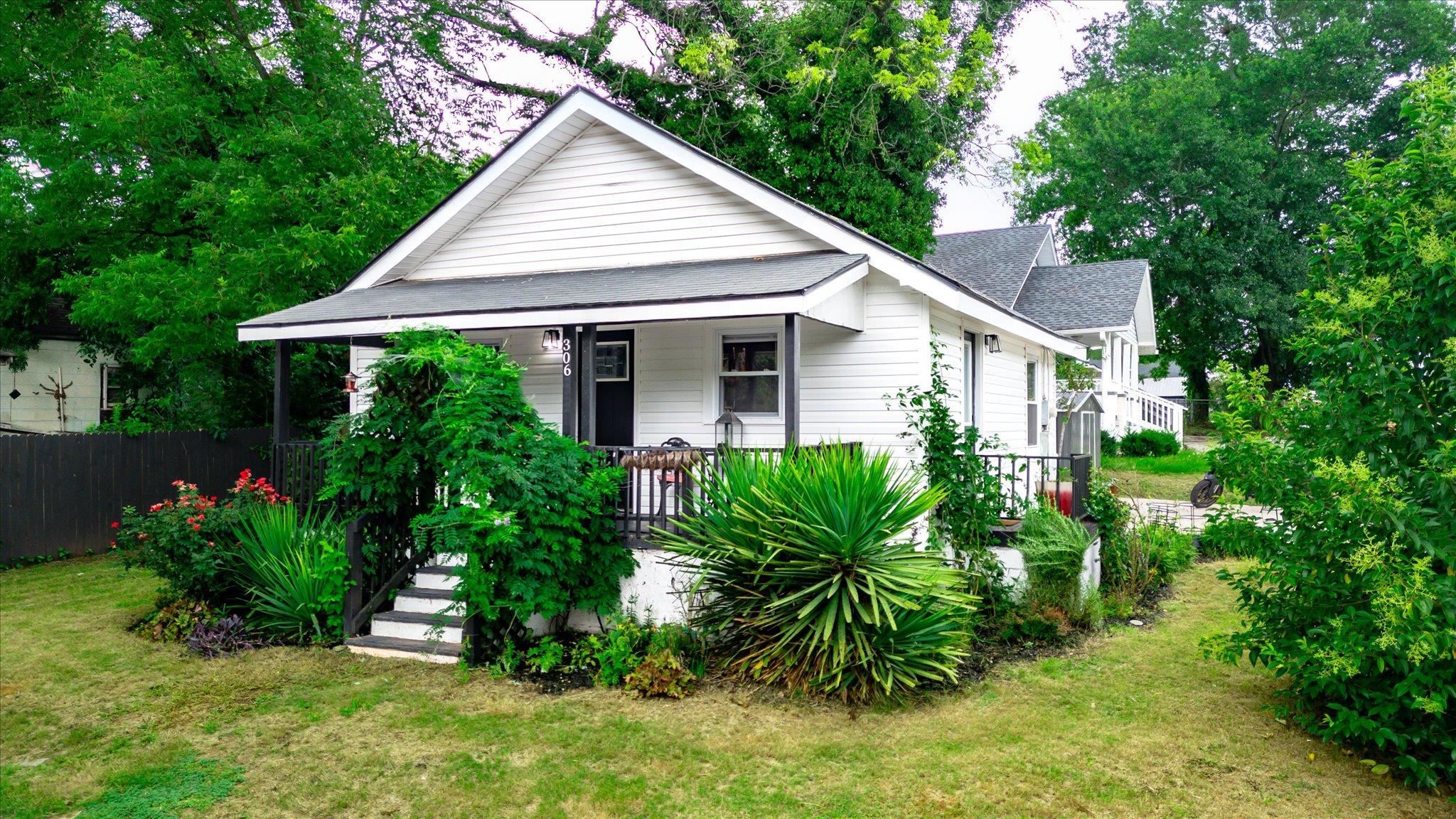 306 Lady Street