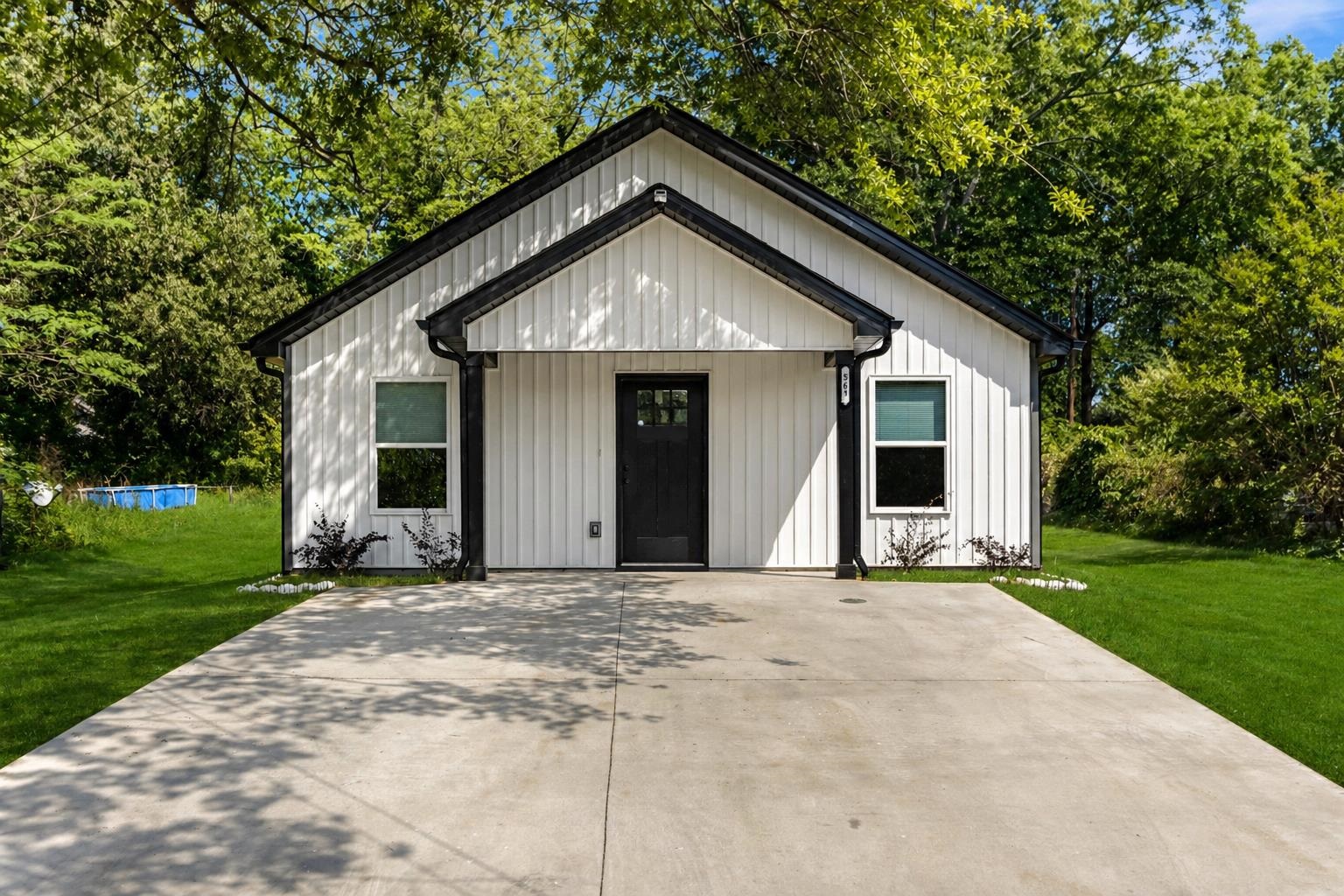 561 Bee Street