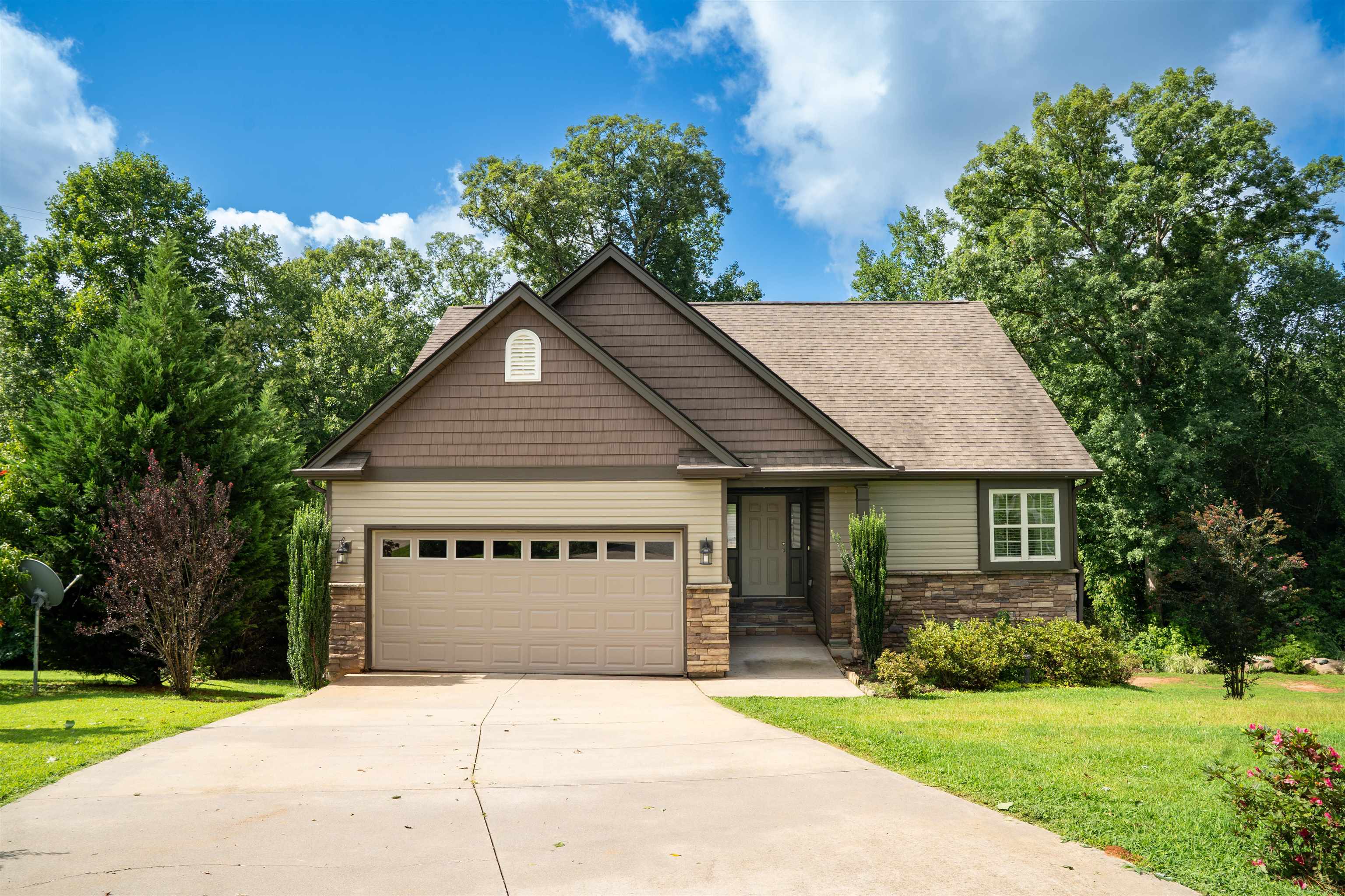 121 Albus Dr.
