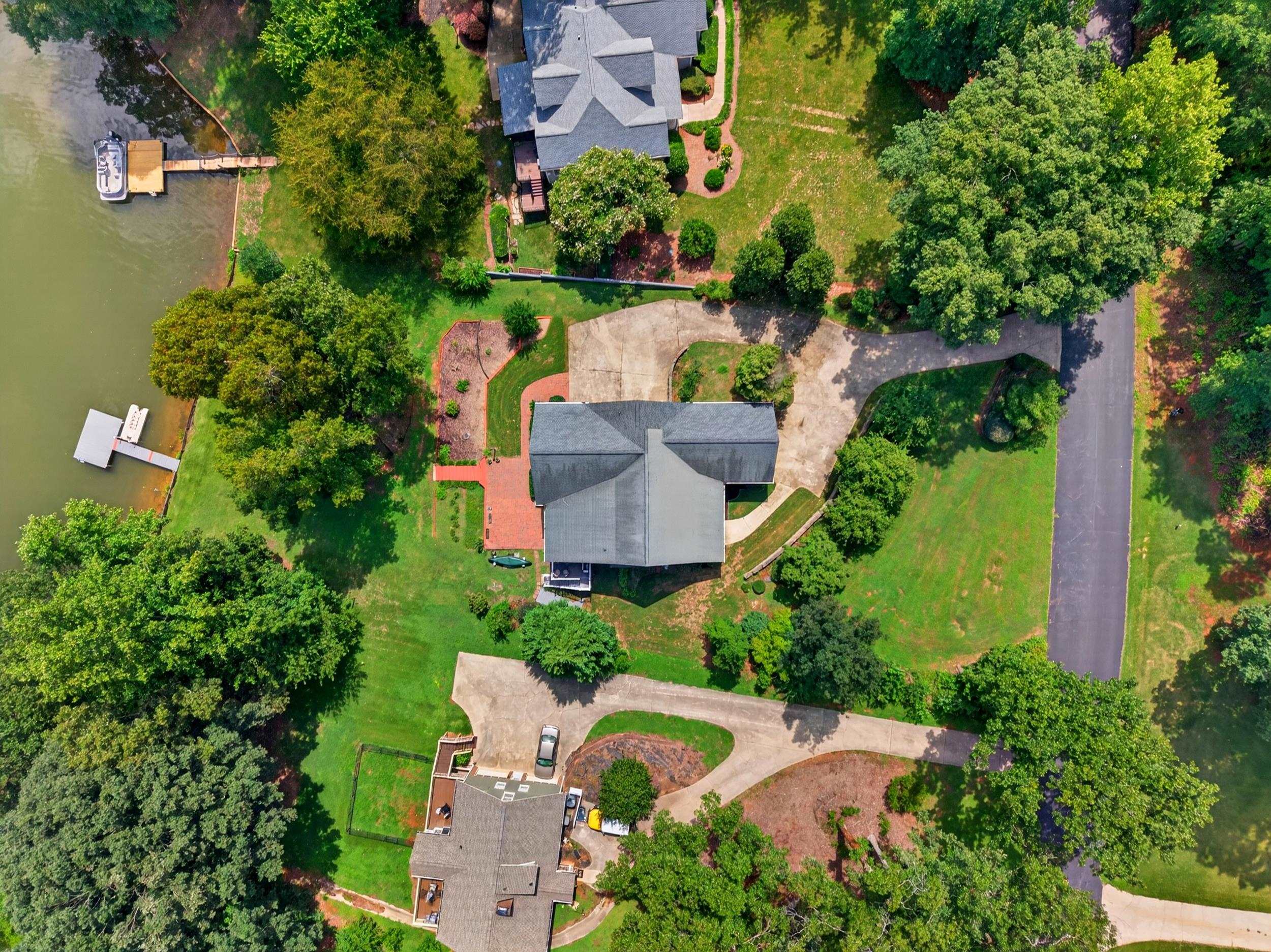 110 Lake Bowen Dr Drive