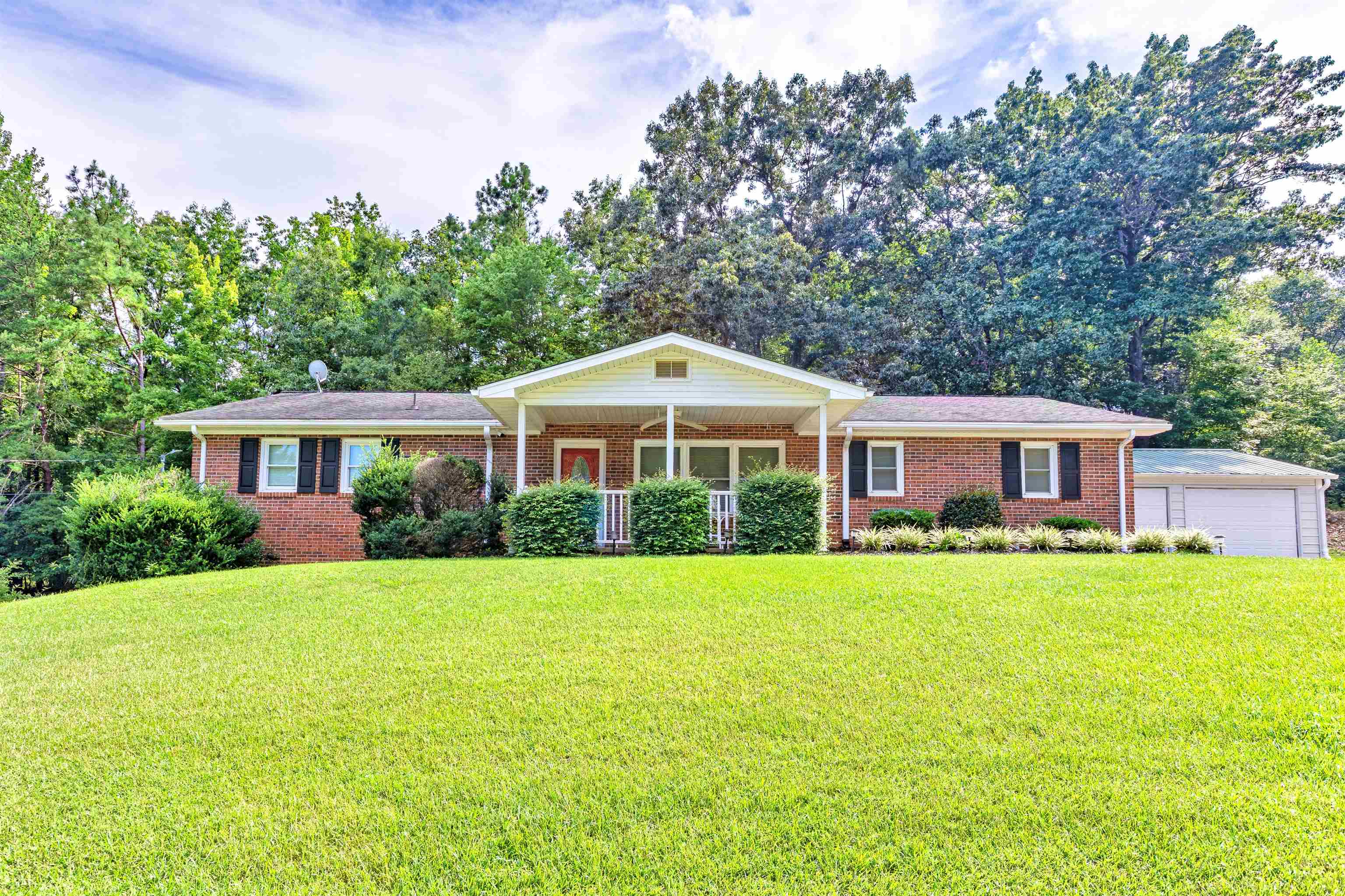 424 Edgewater Dr