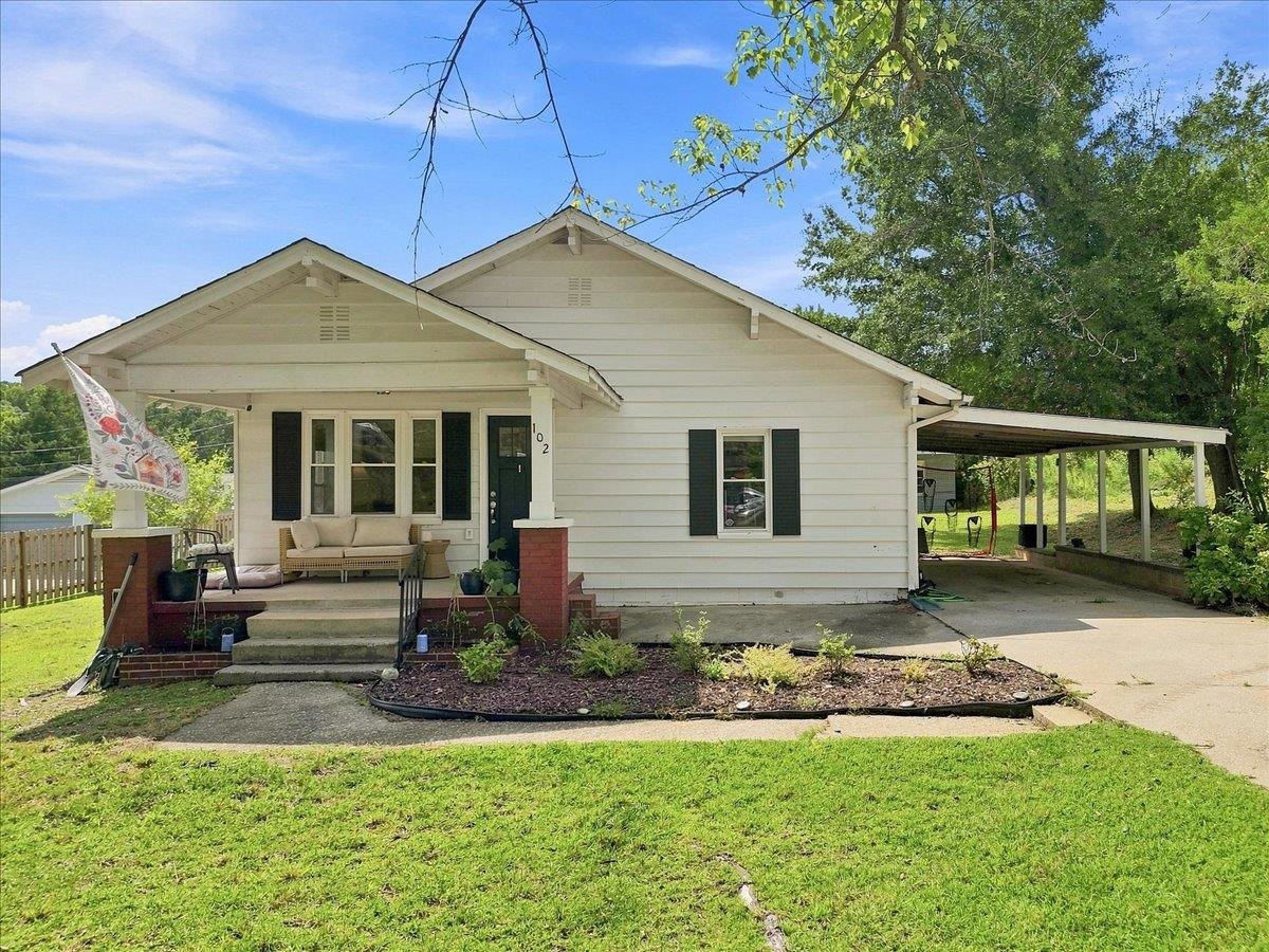 102 Edgewood Avenue