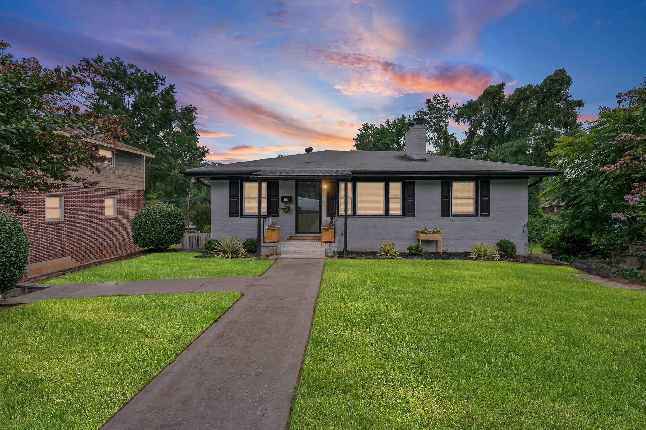 213 Woodview Avenue