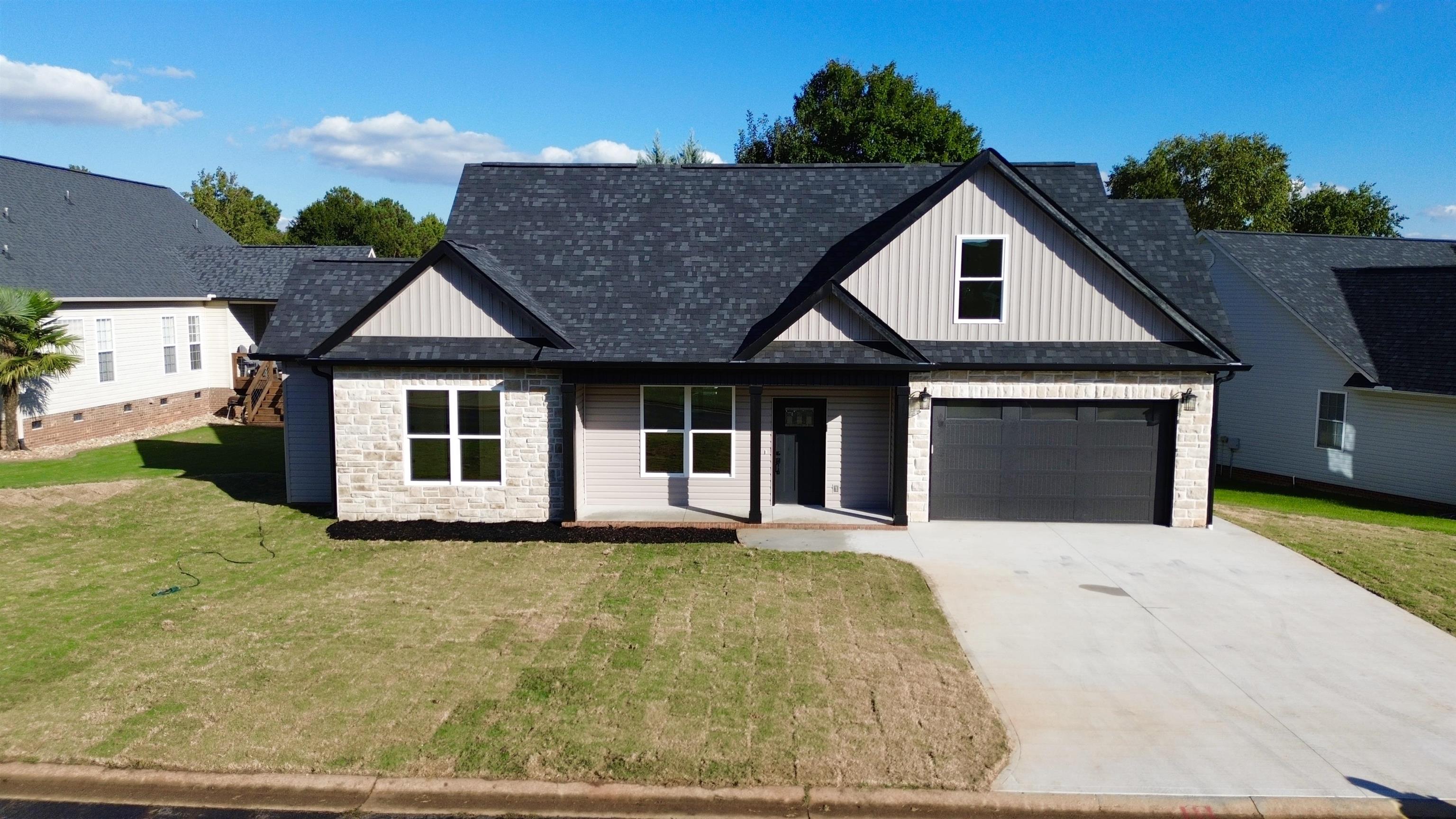 915 Thunder Gulch Dr