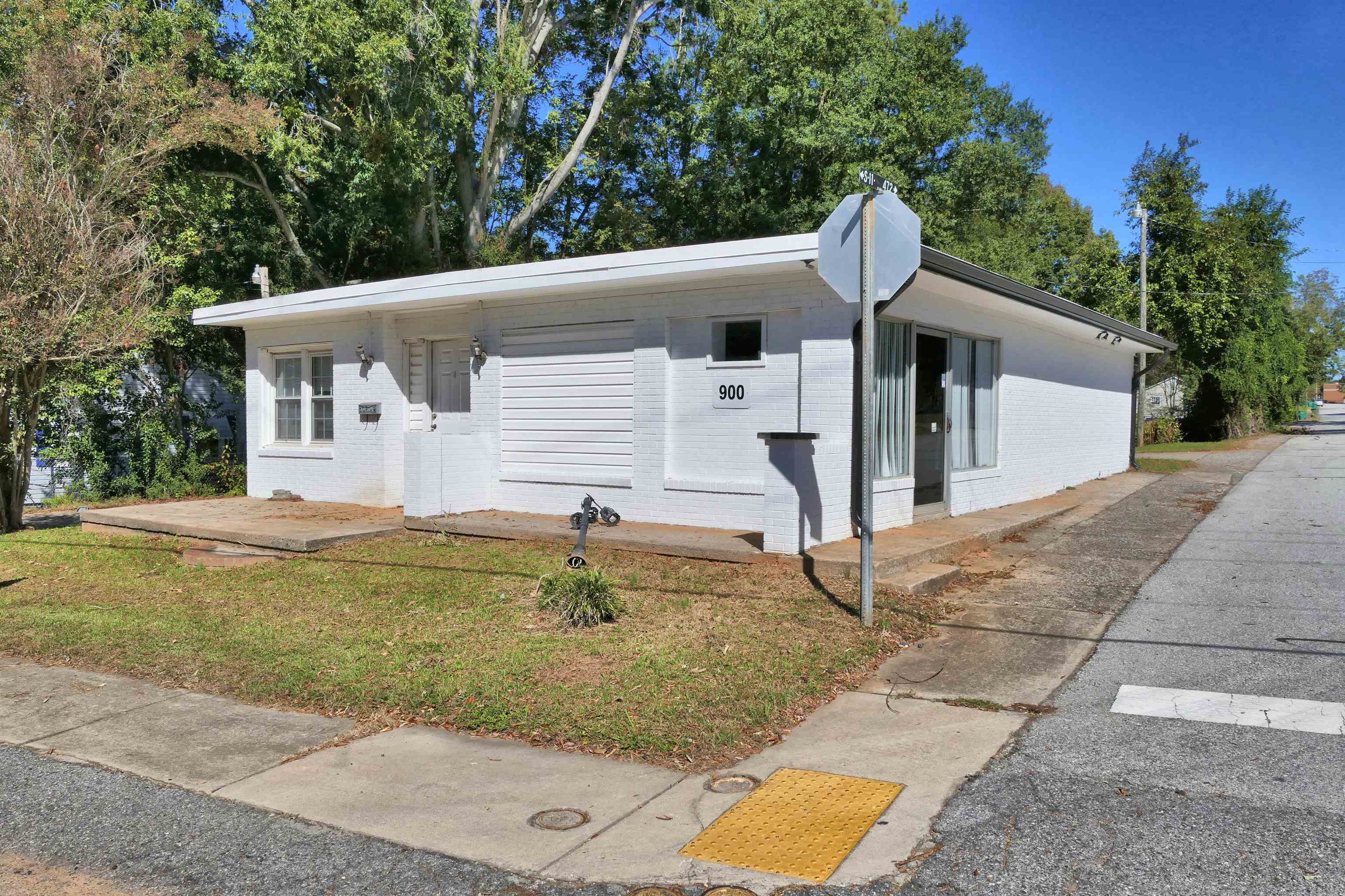 900 W Buford St