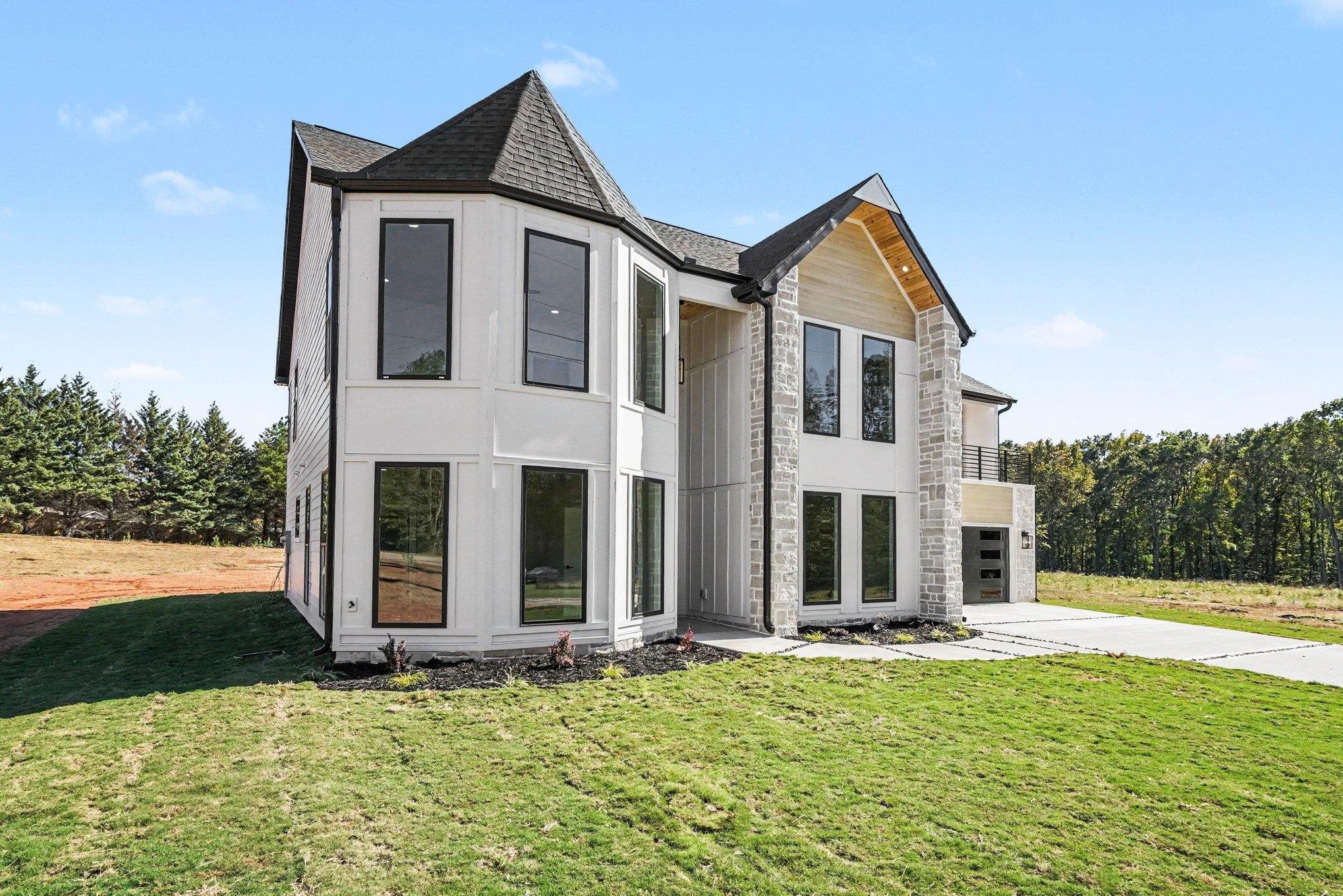 221 Moore Rd