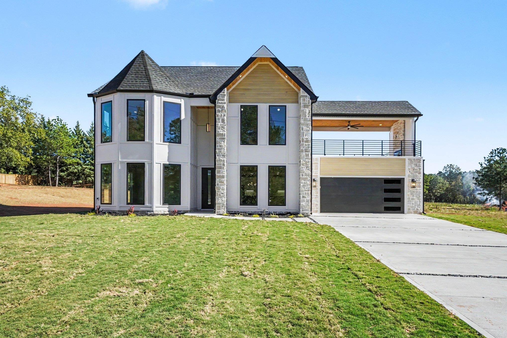 221 Moore Rd