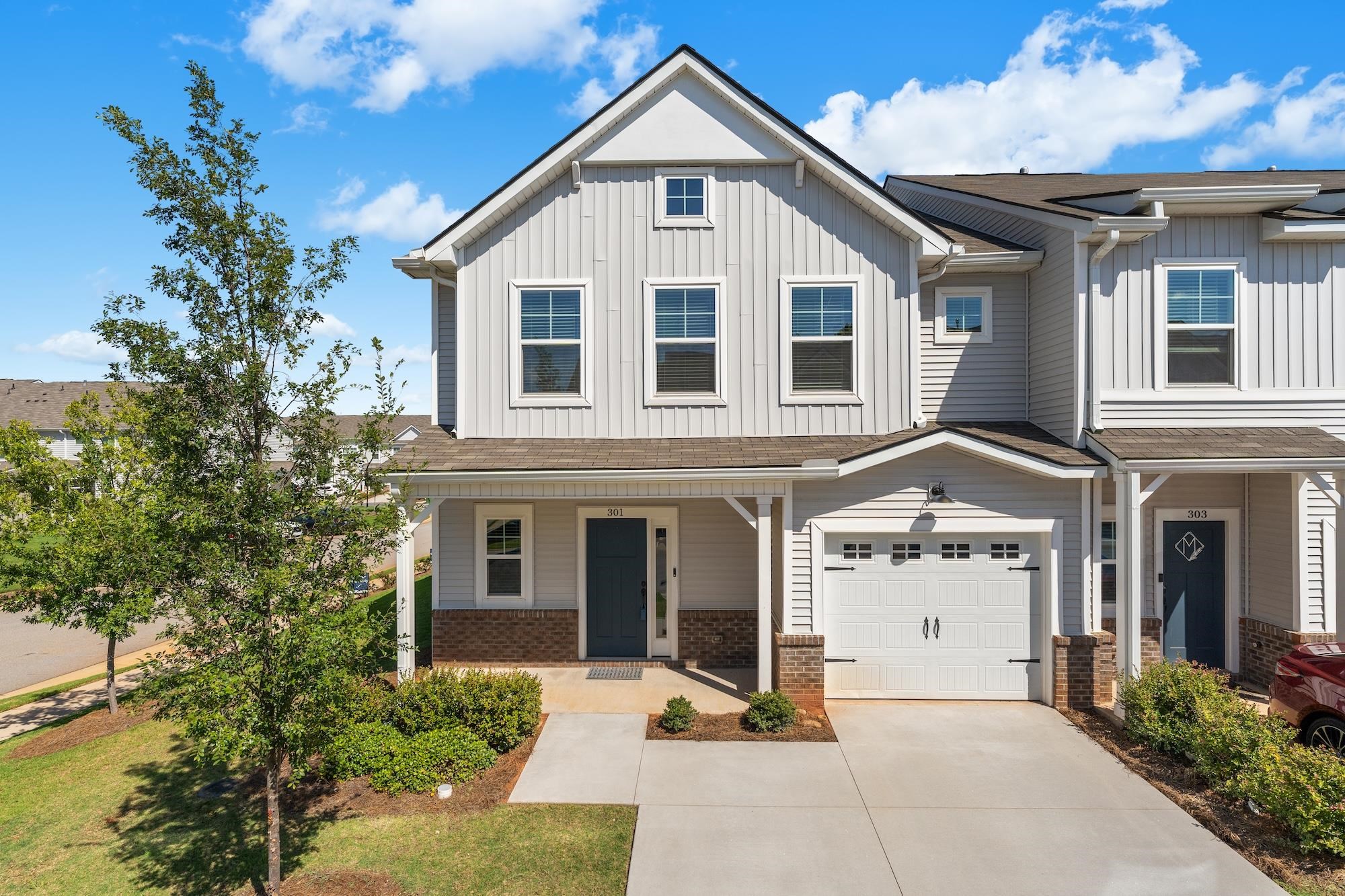 301 Hollenbeck Place